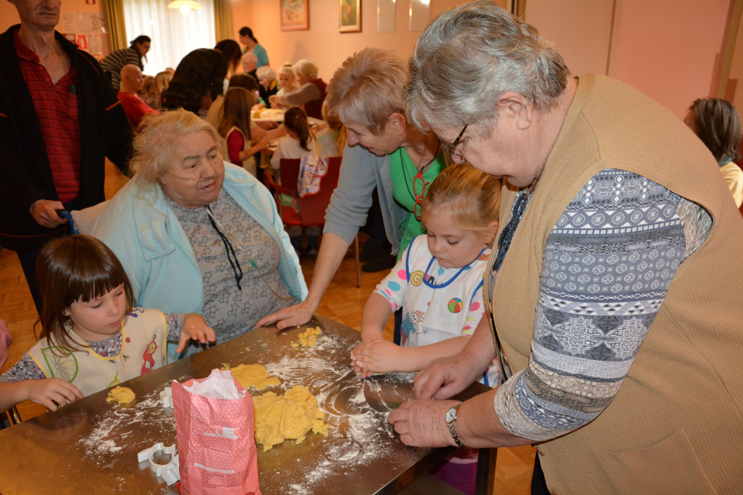 Veselo druženje ob peki keksov