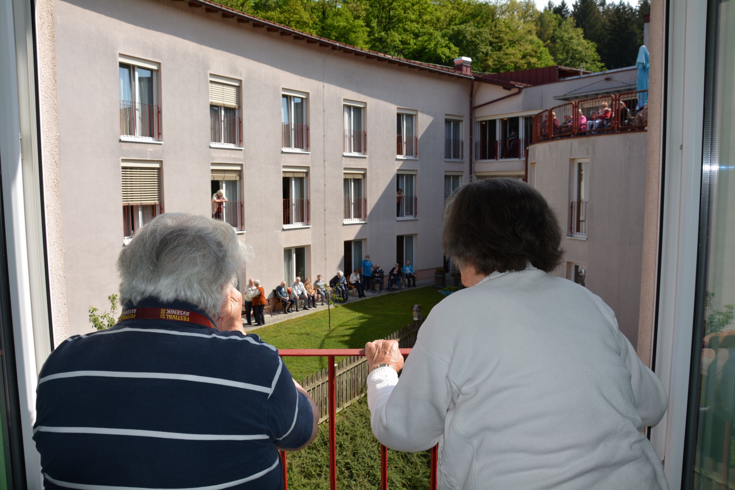 Vrtna veselica s slovensko glasbo