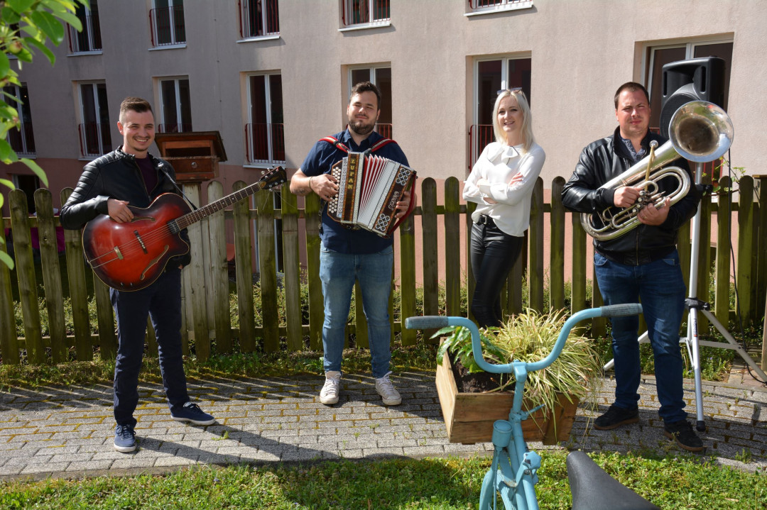 Vrtna veselica s slovensko glasbo