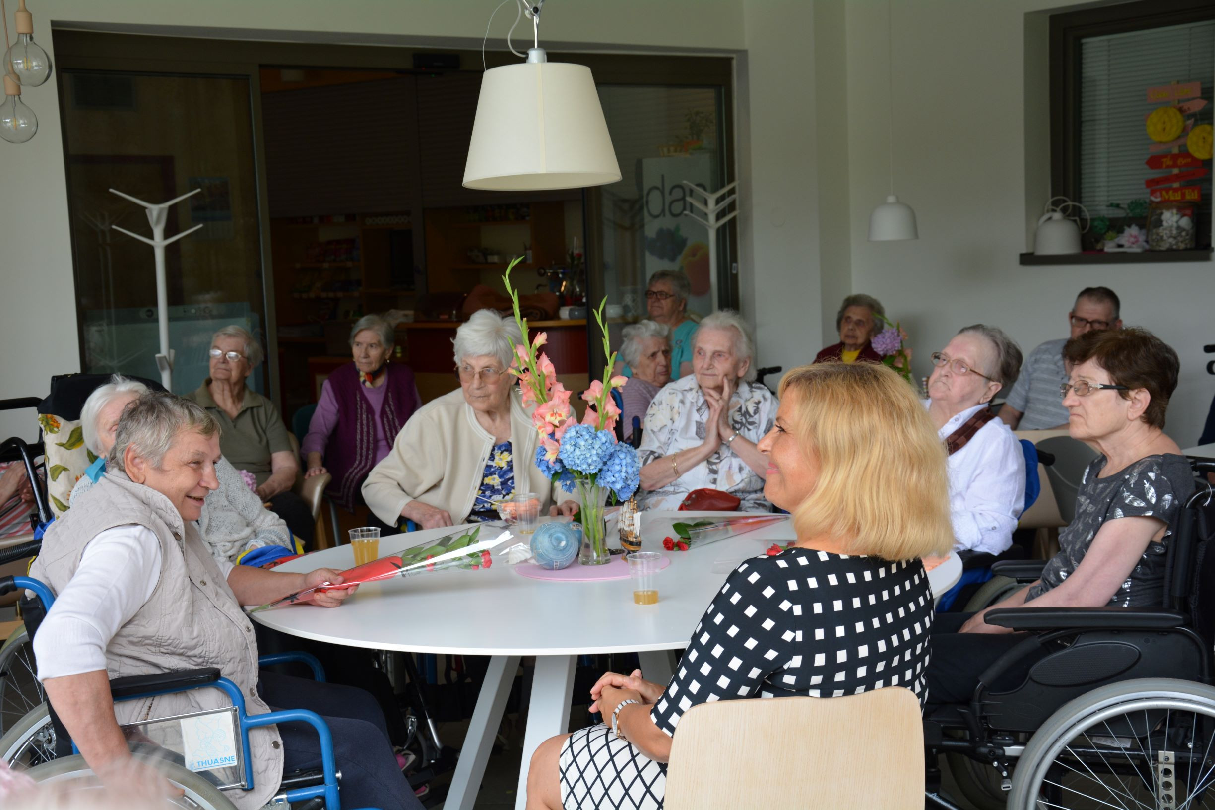 Vsem Anam čestitamo ob njihovem prazniku