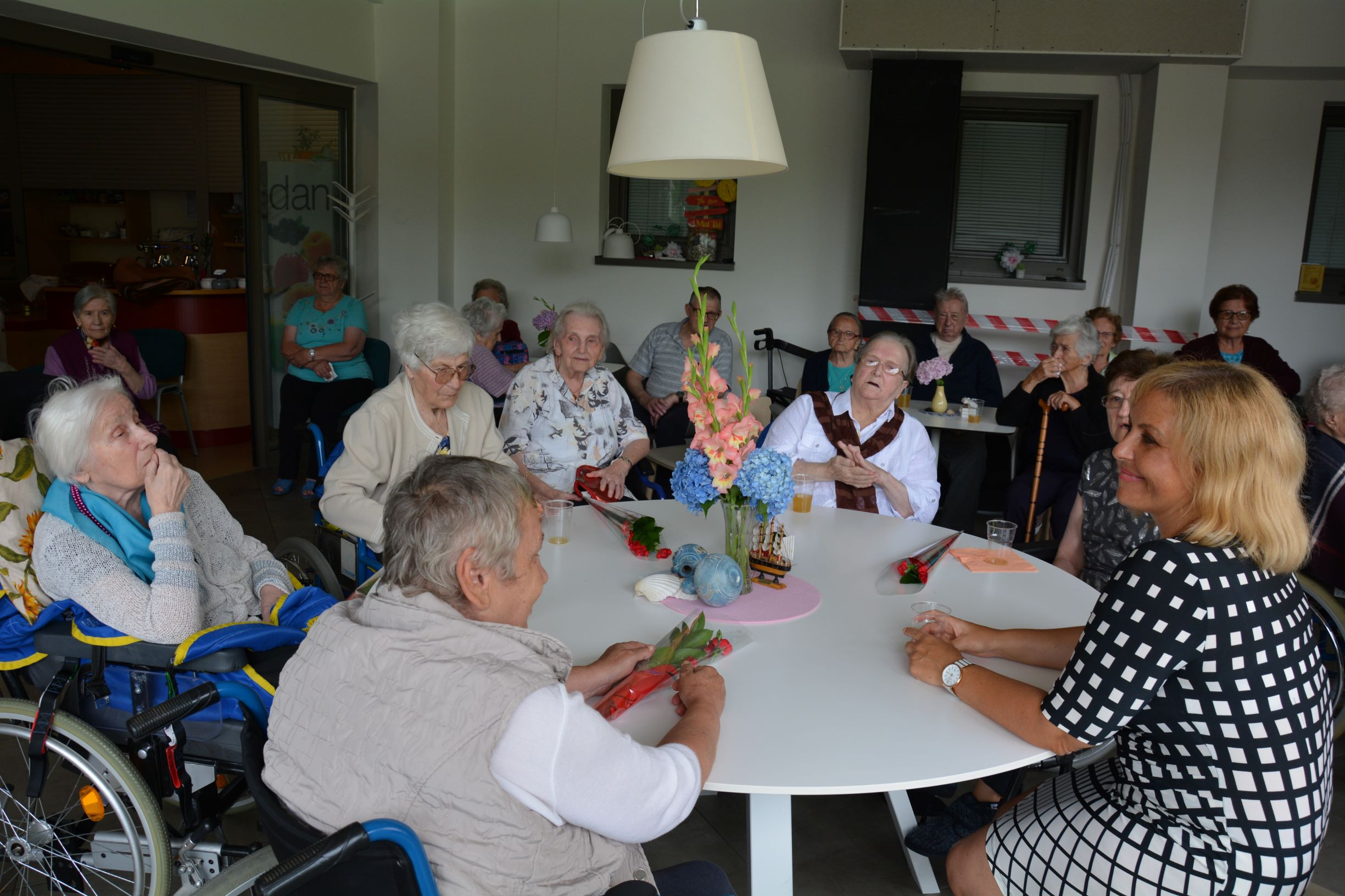 Vsem Anam čestitamo ob njihovem prazniku