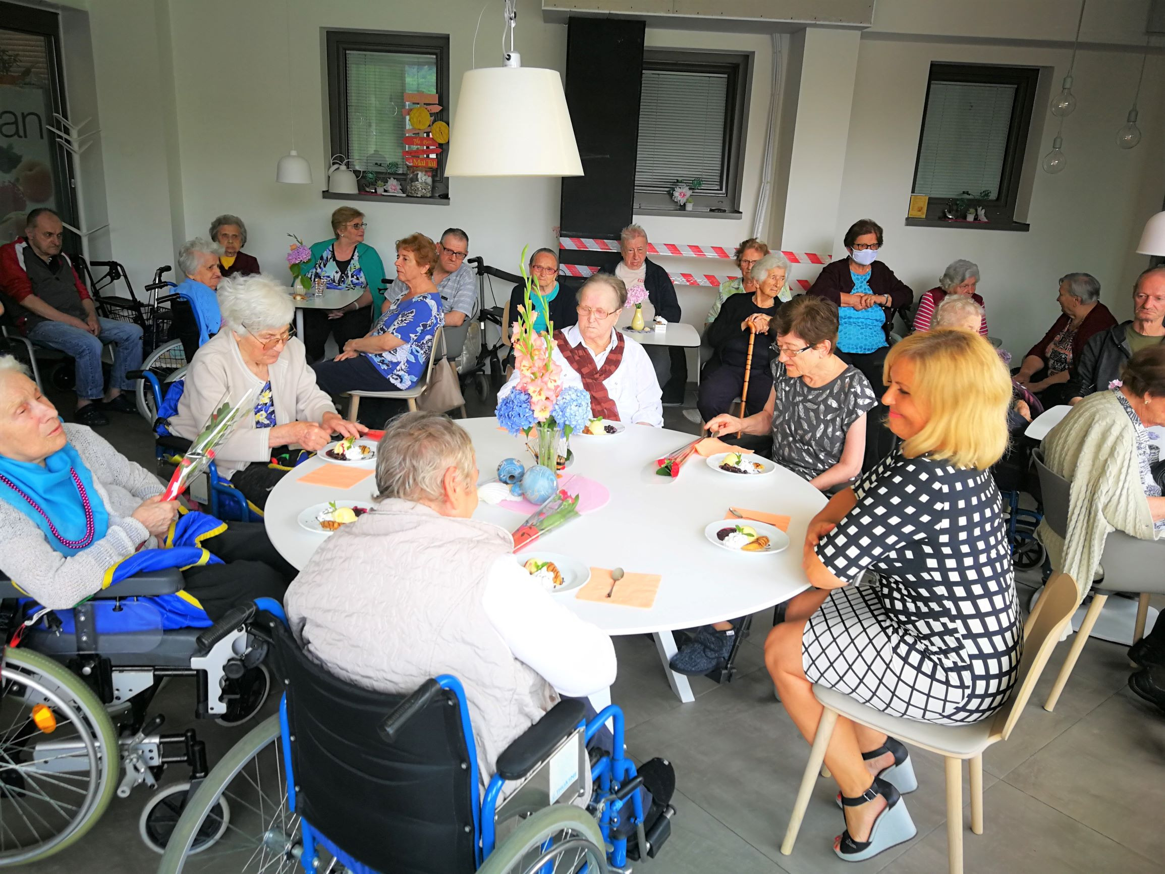 Vsem Anam čestitamo ob njihovem prazniku