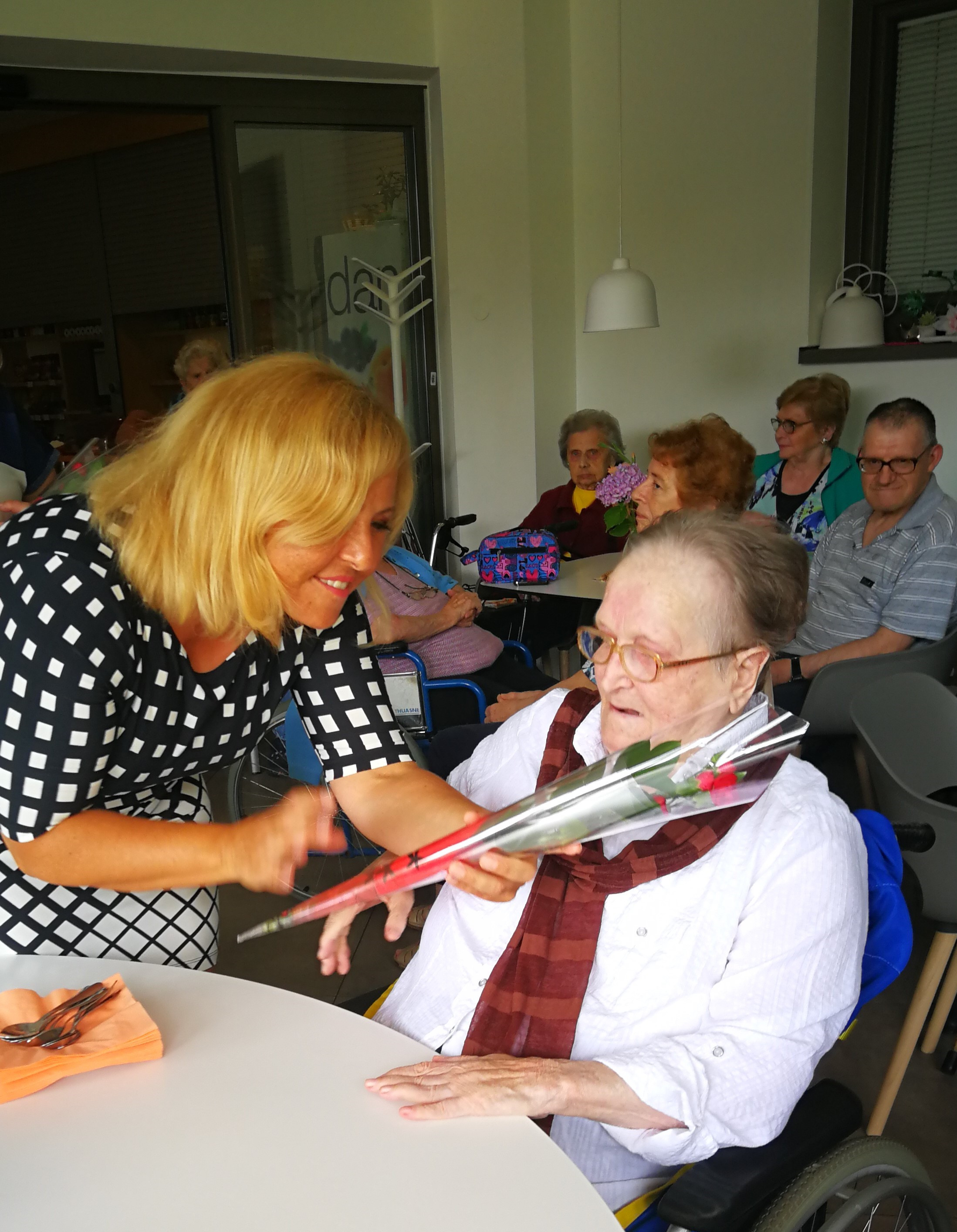 Vsem Anam čestitamo ob njihovem prazniku