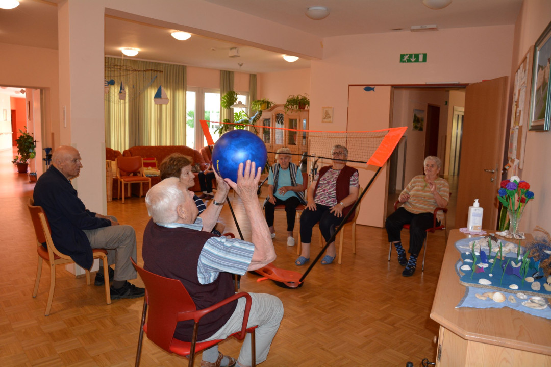 Zabavno gibanje ob sedeči odbojki