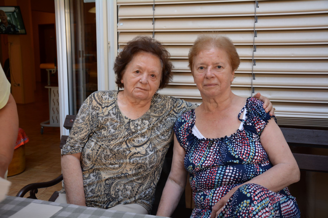 Zajtrk na terasi skupine Zarja