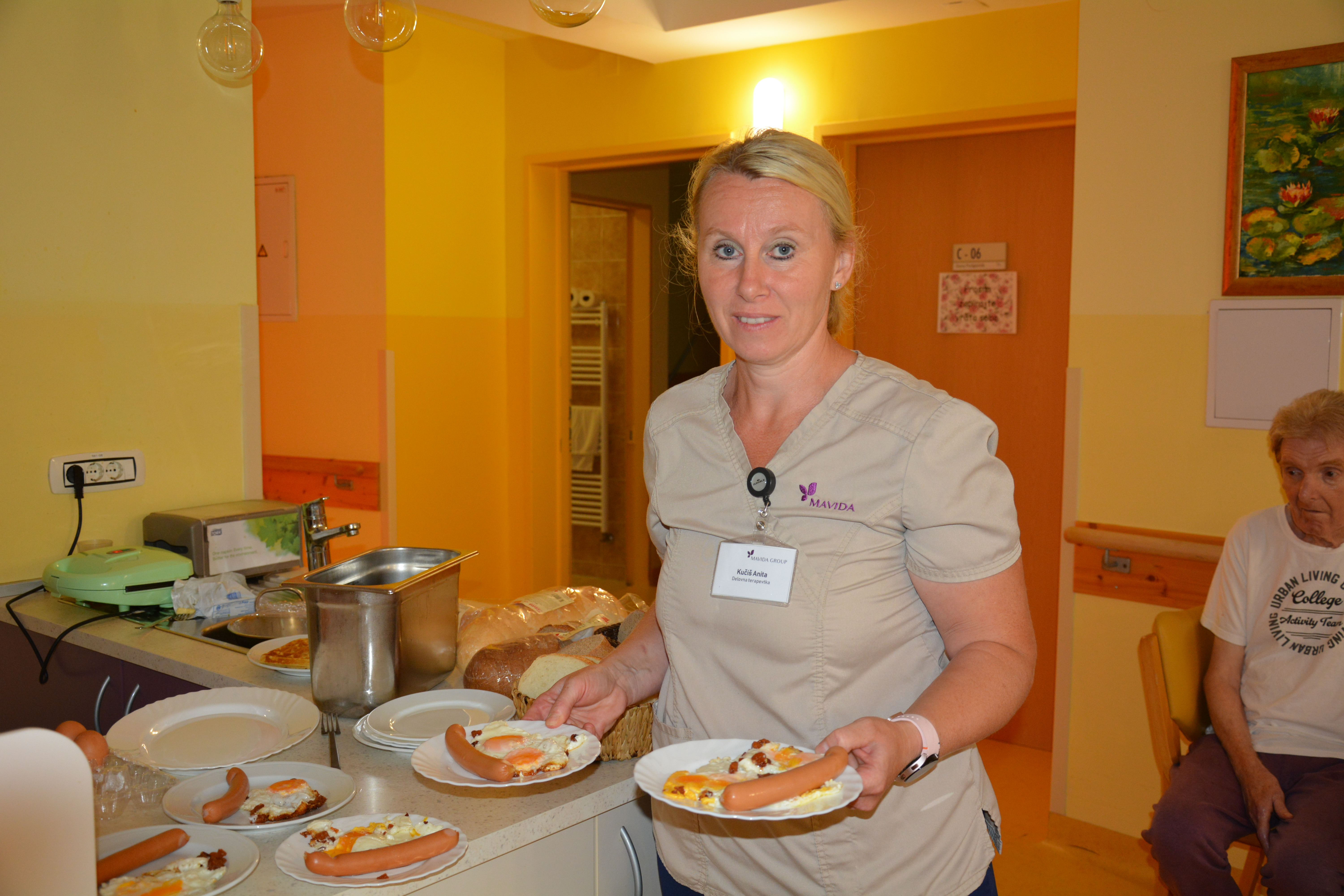 Zajtrk na terasi v skupini Spominčice