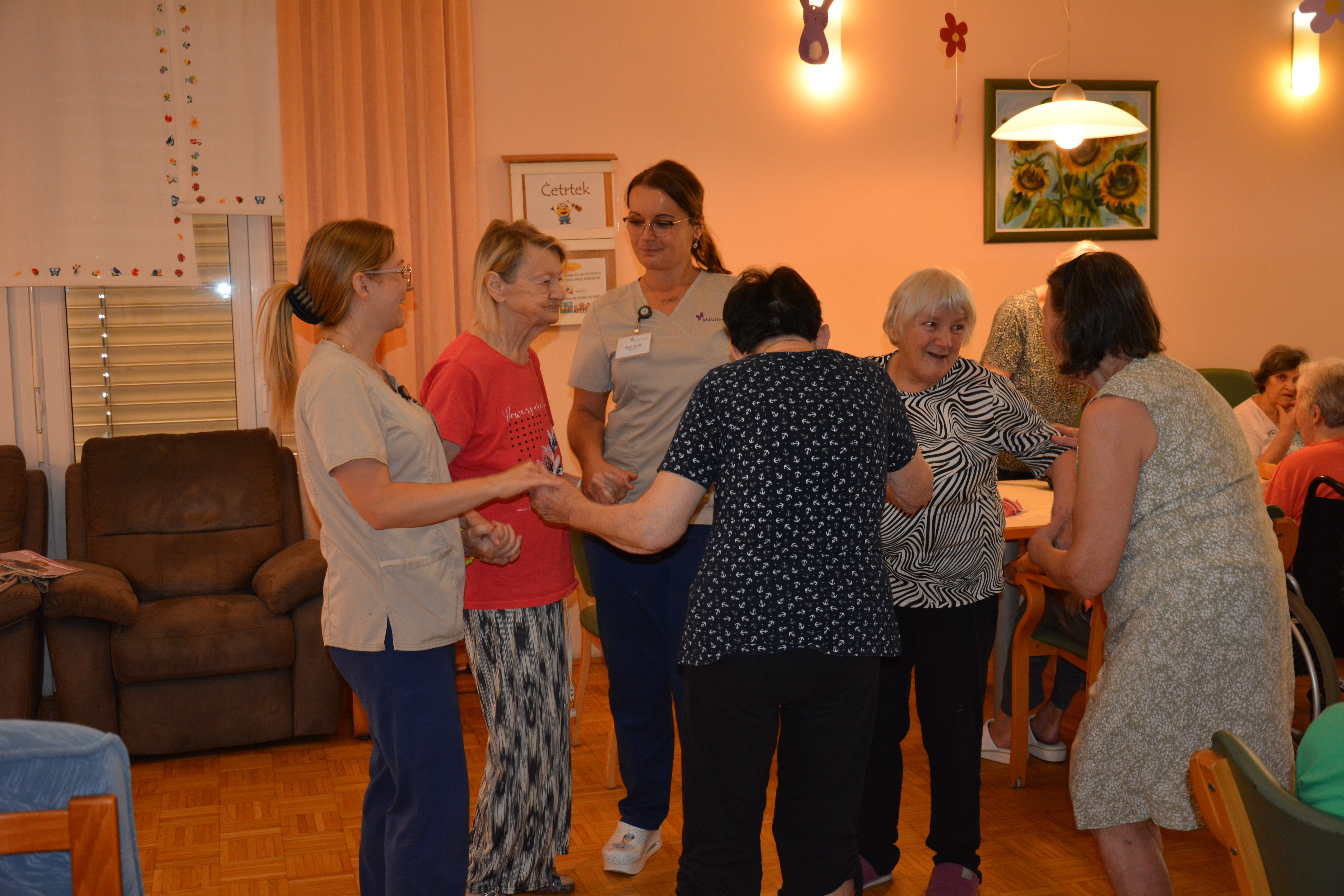 Zajtrk na terasi v skupini Spominčice