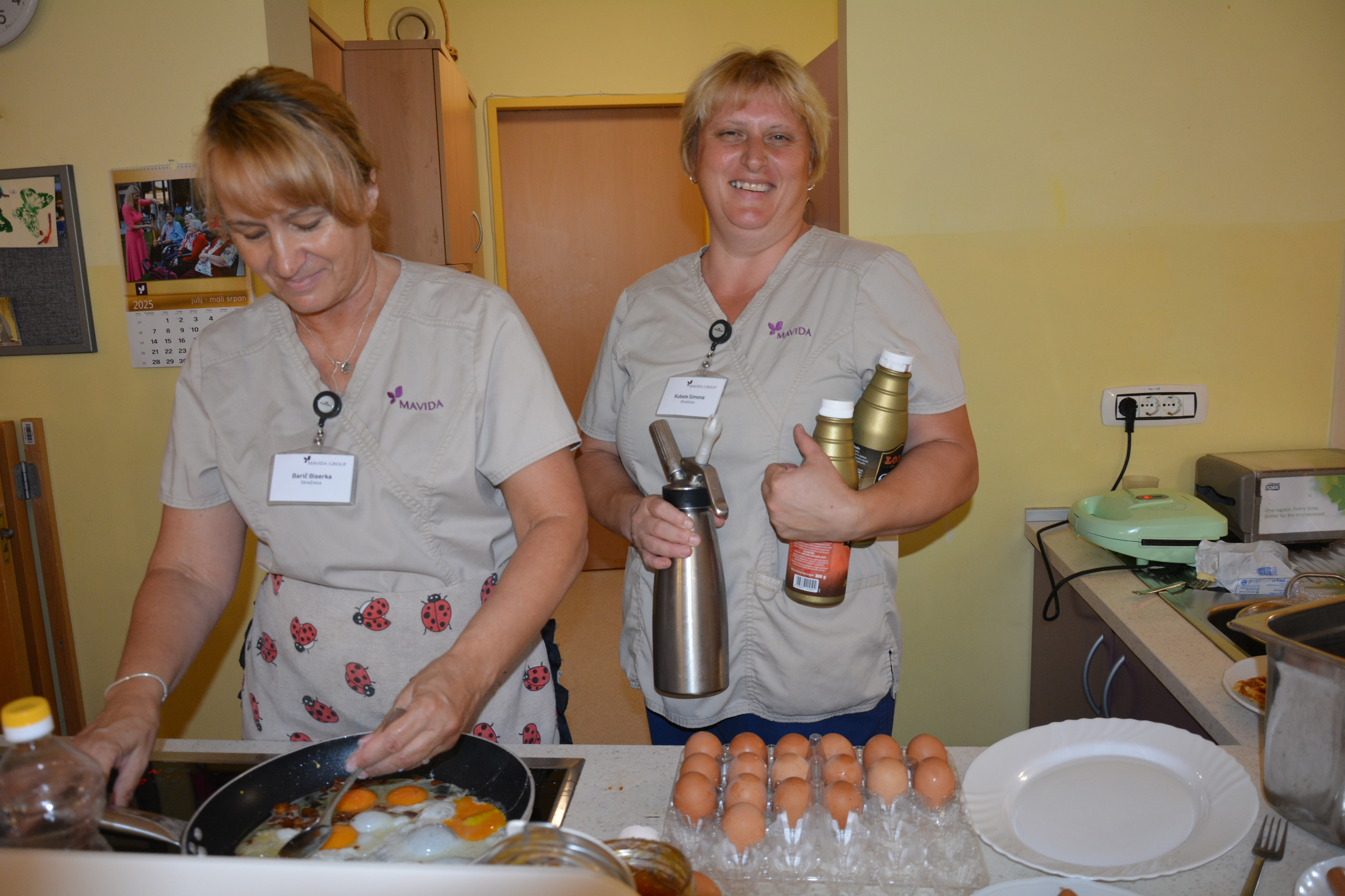 Zajtrk na terasi v skupini Spominčice