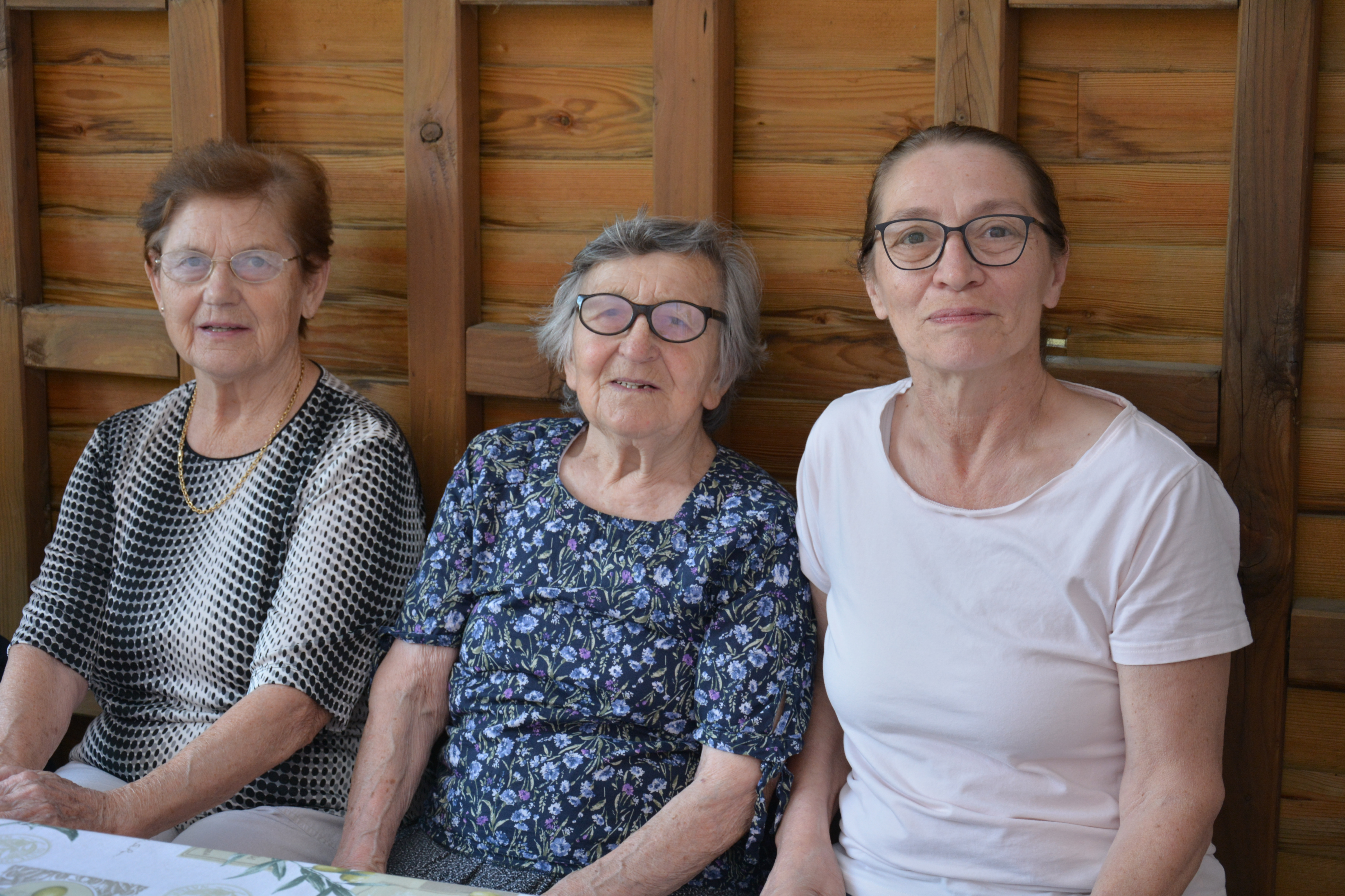 Zajtrk na terasi v skupini Spominčice