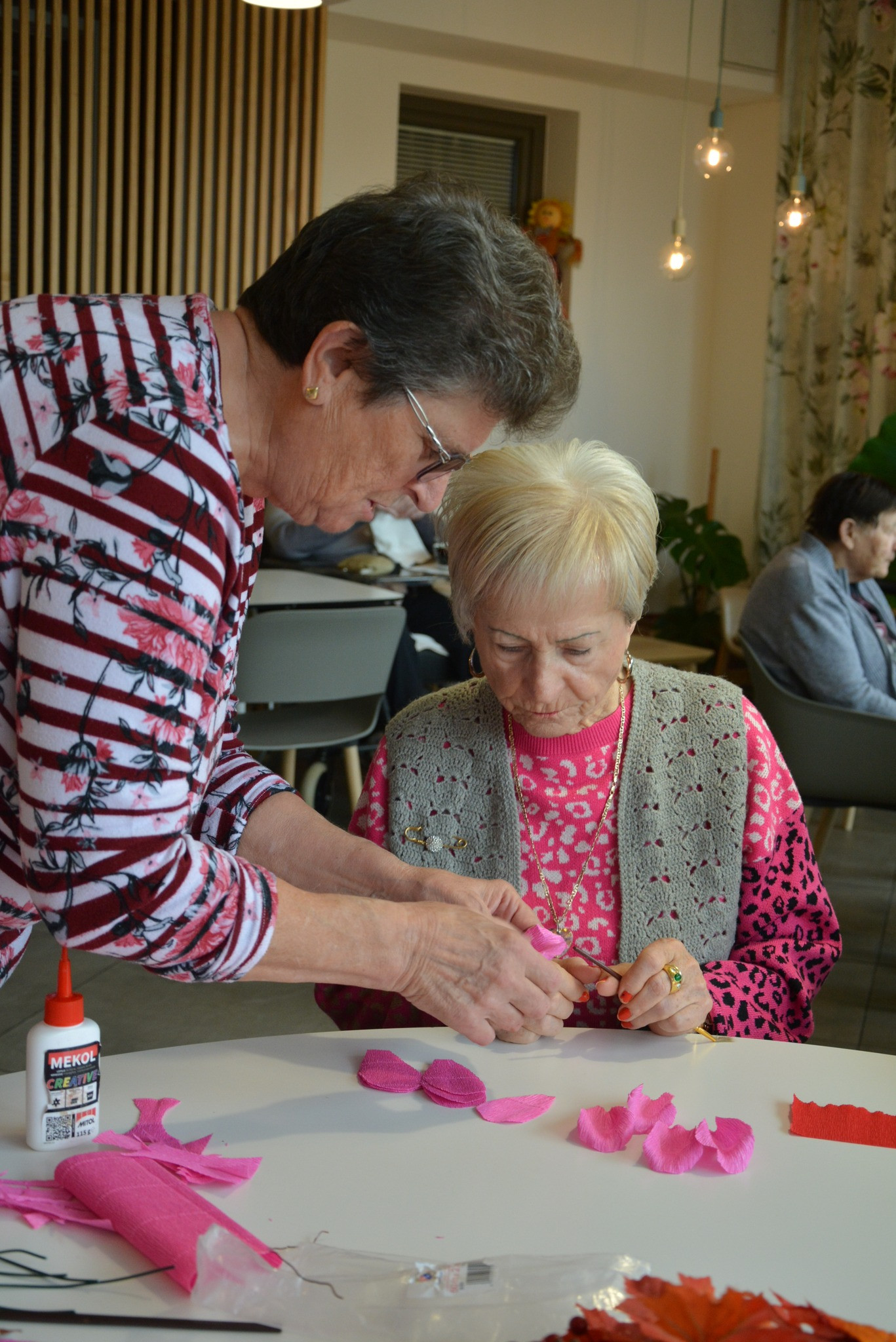 Ženski pevski zbor Rog. Slatina in ustvarjanje s društvom Vedno cvet