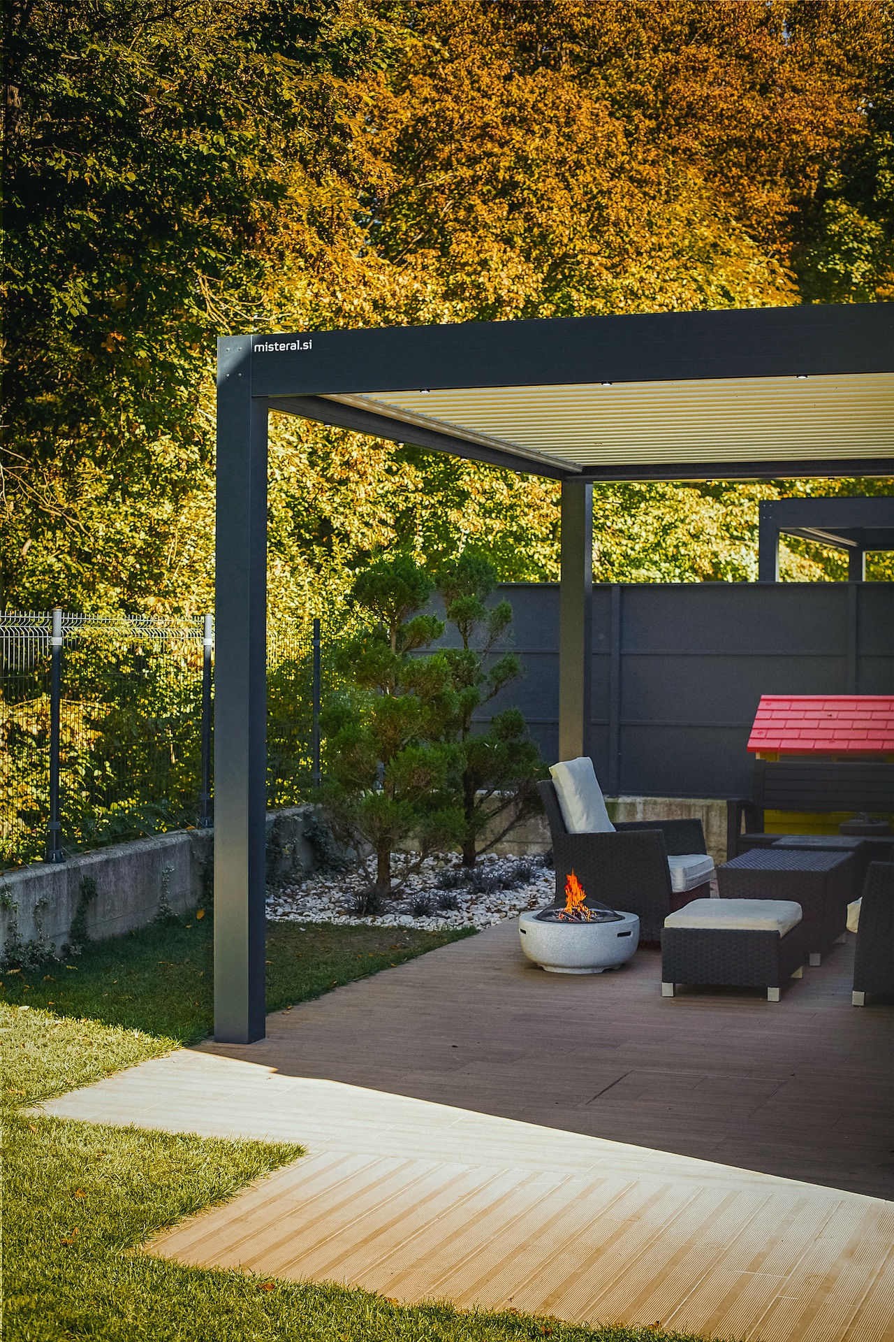 Project AP Ljubljana - Bioclimatic pergola Misteral - Terrace, brisole, zip roller blinds