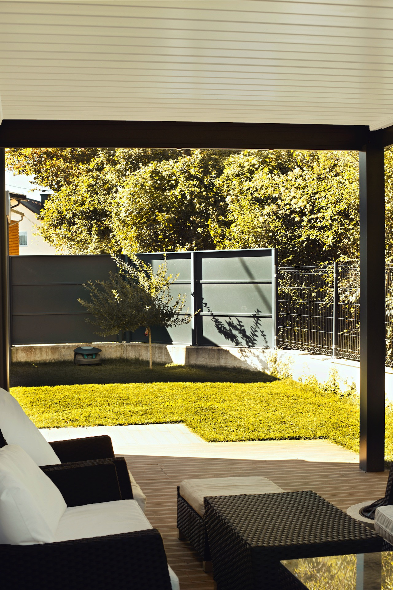 Project AP Ljubljana - Bioclimatic pergola Misteral - Terrace, brisole, zip roller blinds