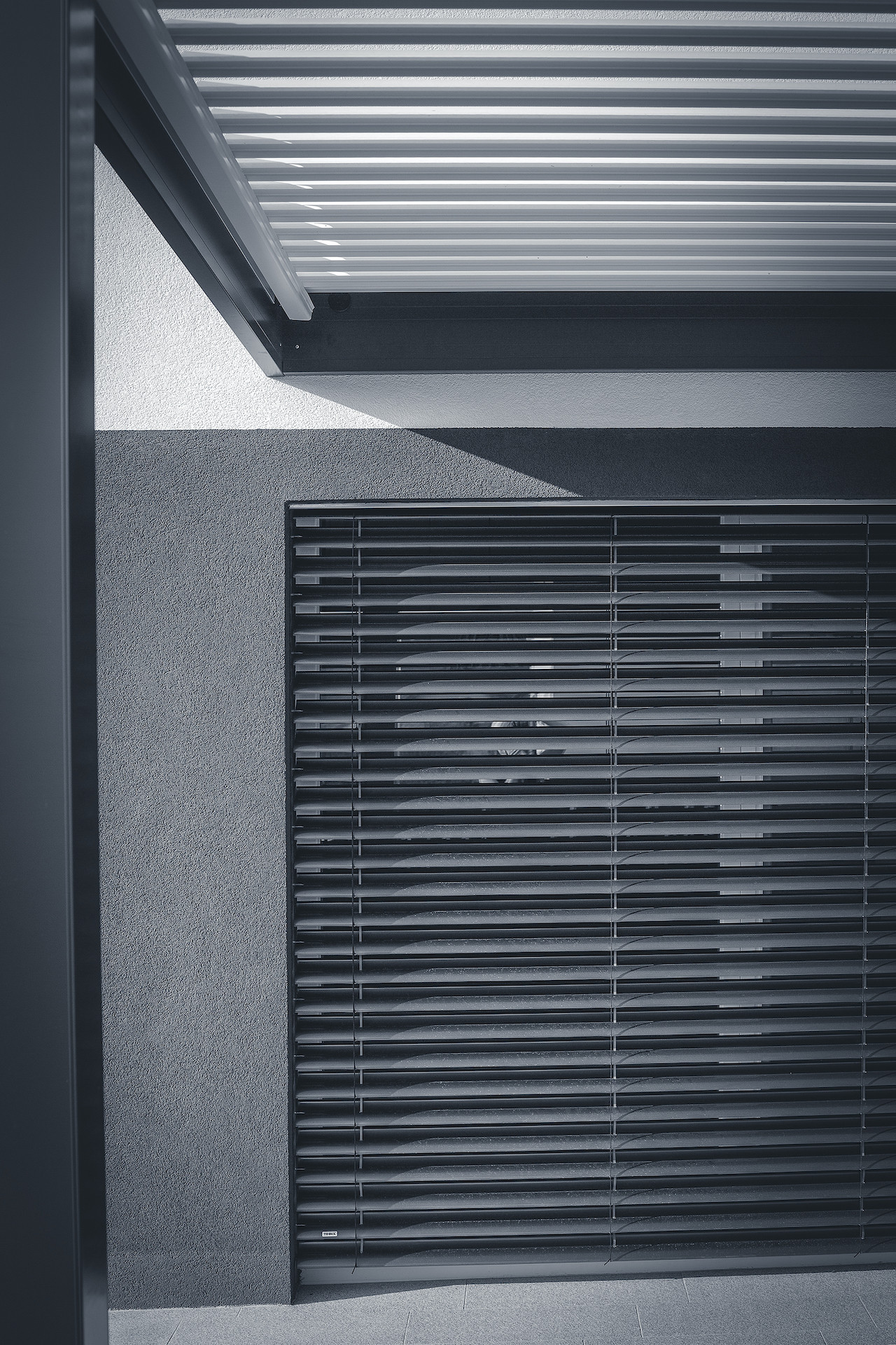 Project GK Medvode - Bioclimatic pergola Misteral - Terrace, brisole, zip roller blinds