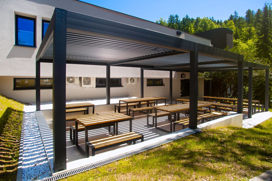 Project Dewesoft Slovenia - Trbovlje - Bioclimatic pergola Misteral - Terrace, brisole, zip roller blinds