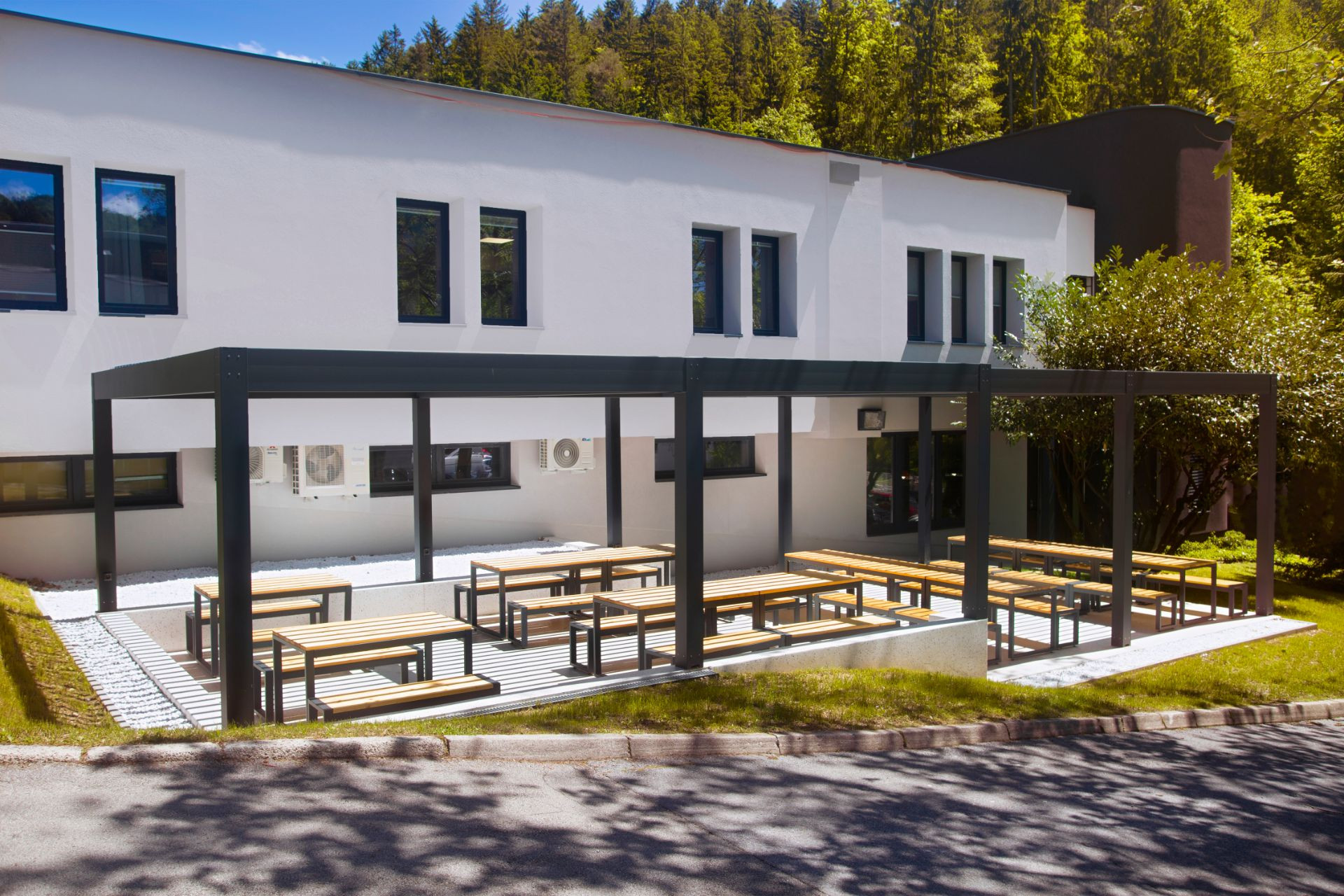 Project Dewesoft Slovenia - Trbovlje - Bioclimatic pergola Misteral - Terrace, brisole, zip roller blinds