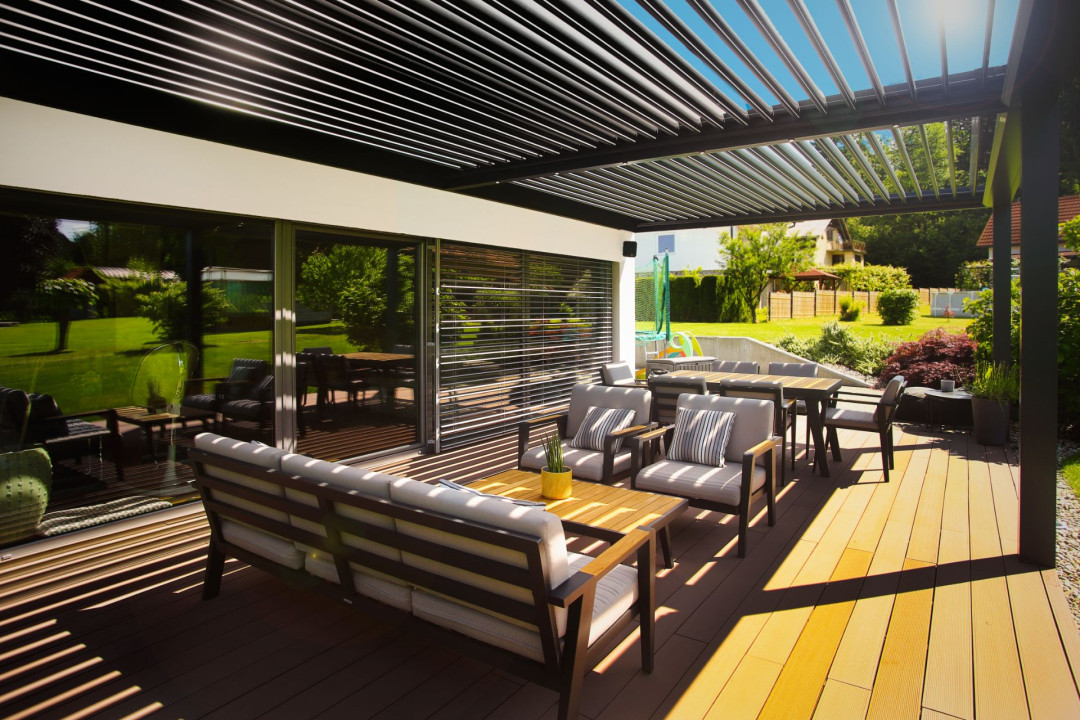 Project LS - Vojnikr - Bioclimatic pergola Misteral - Terrace, brisole, zip roller blinds