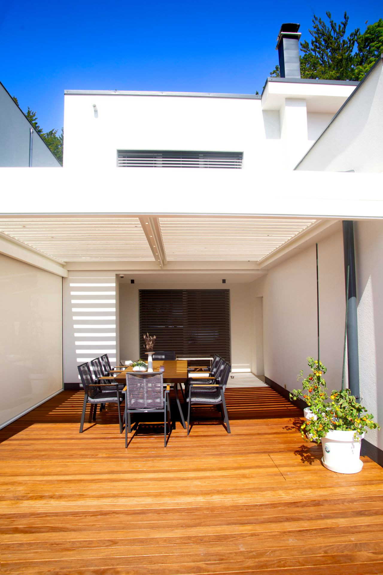 Project UR - Ljubljan - Bioclimatic pergola Misteral - Terrace, brisole, zip roller blinds