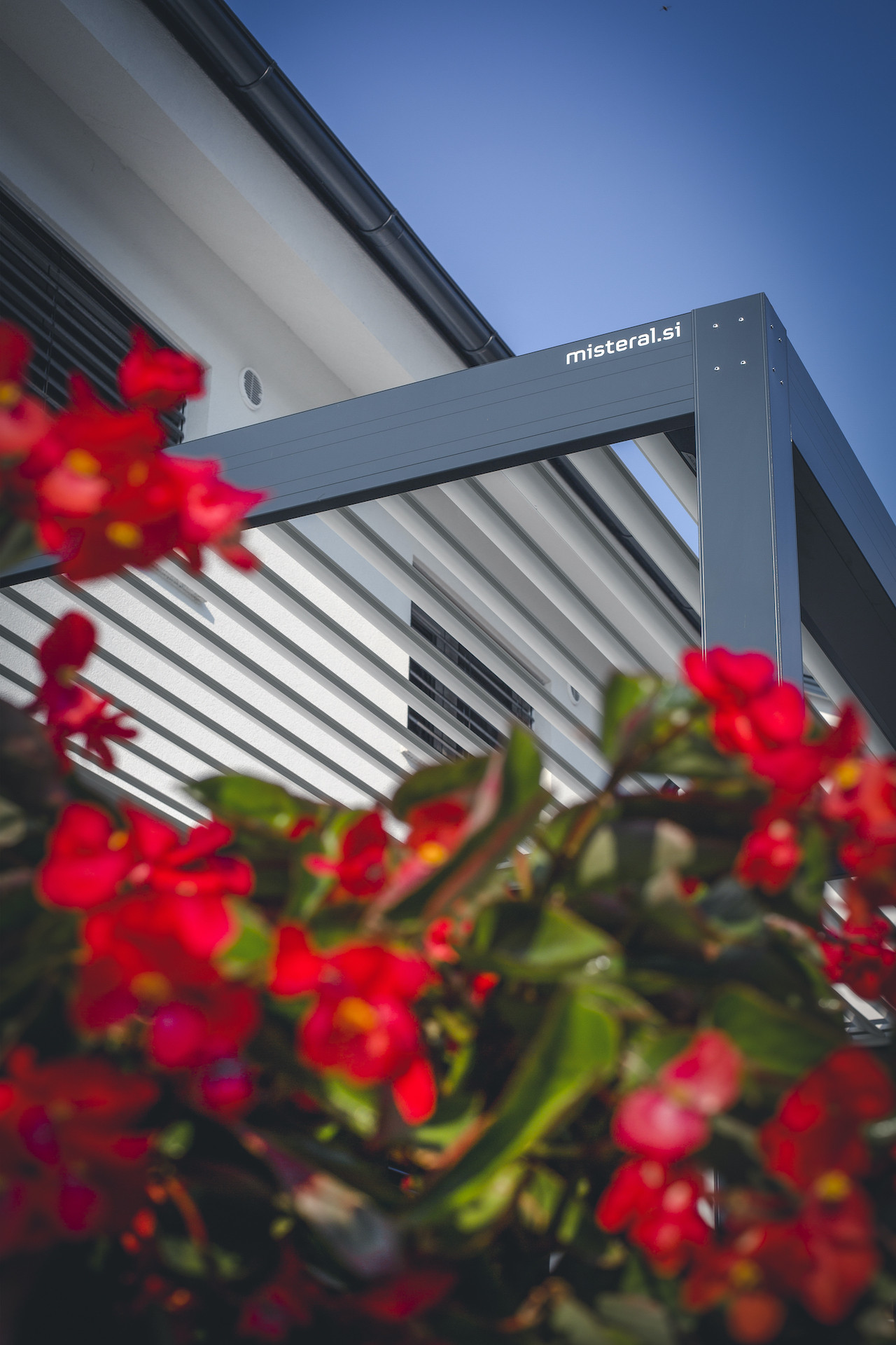 Project GK Medvode - Bioclimatic pergola Misteral - Terrace, brisole, zip roller blinds