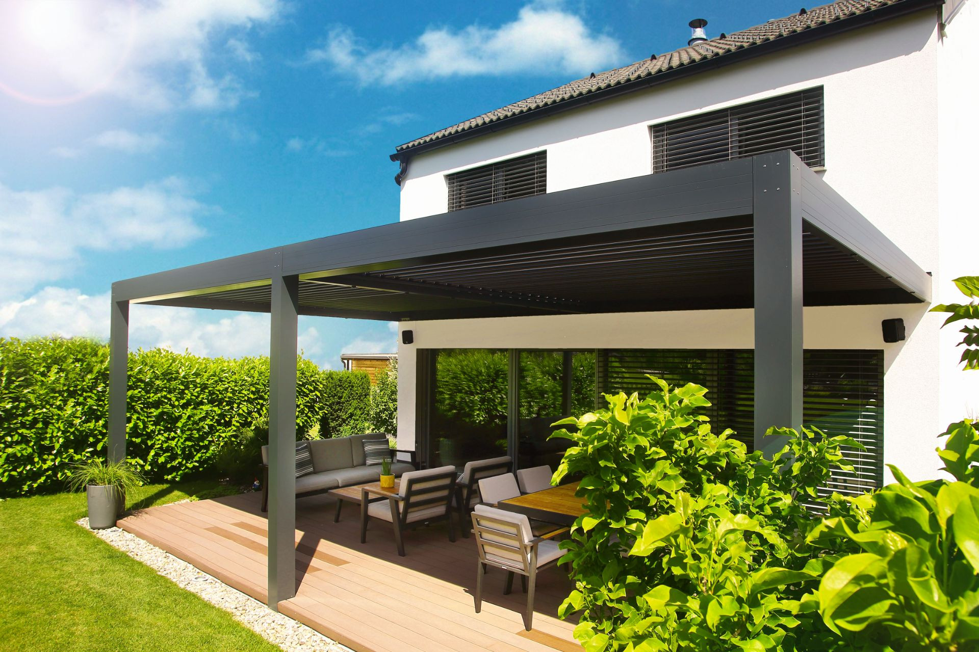 Project LS - Vojnikr - Bioclimatic pergola Misteral - Terrace, brisole, zip roller blinds