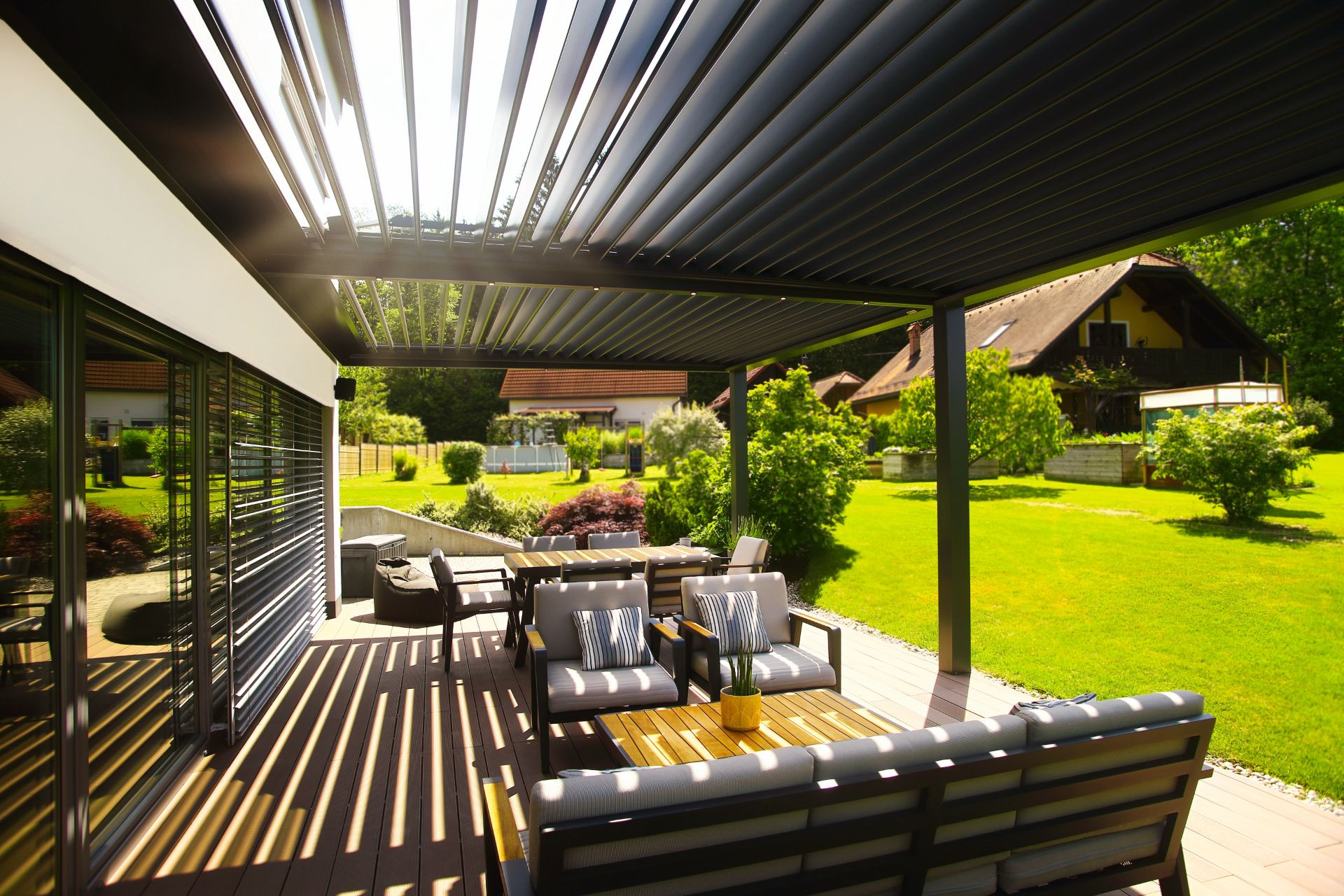 Project LS - Vojnikr - Bioclimatic pergola Misteral - Terrace, brisole, zip roller blinds