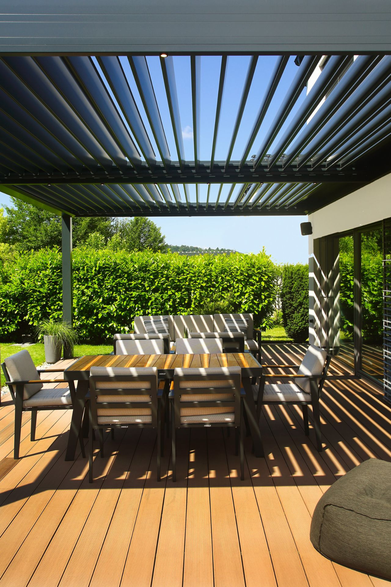 Project LS - Vojnikr - Bioclimatic pergola Misteral - Terrace, brisole, zip roller blinds