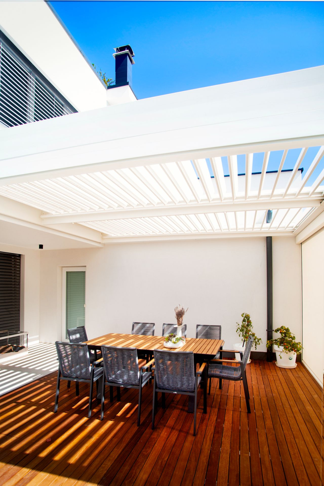 Project UR - Ljubljan - Bioclimatic pergola Misteral - Terrace, brisole, zip roller blinds