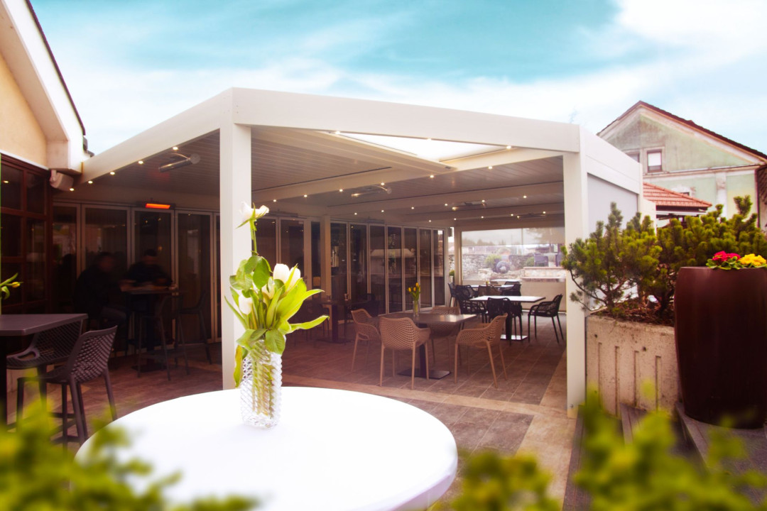 Project restavracija Apolon Krško- Bioclimatic pergola Misteral - Terrace, brisole, zip roller blinds