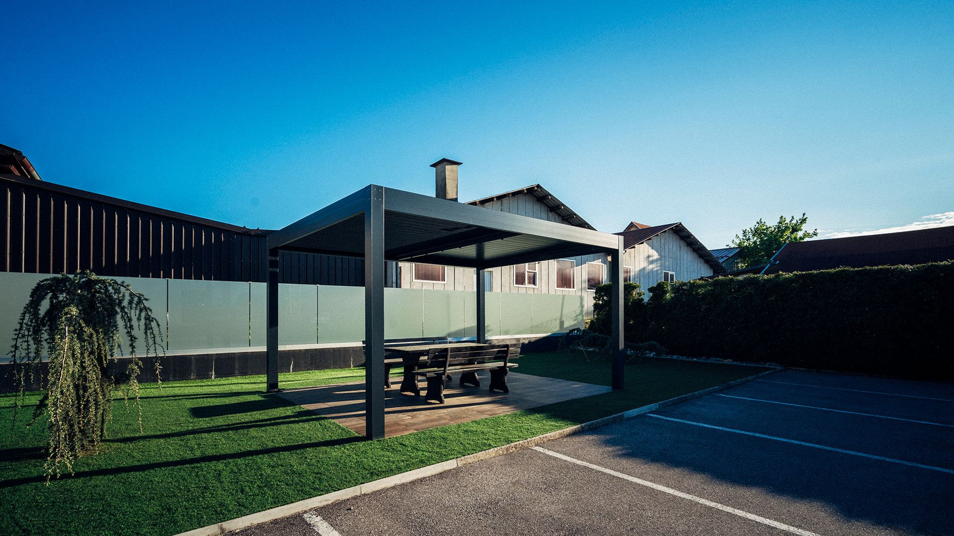 Projekt AE Brežice - Die bioklimatische Pergola Misteral - Terrasse, Brisole, Seitliche ZIP-Rollos