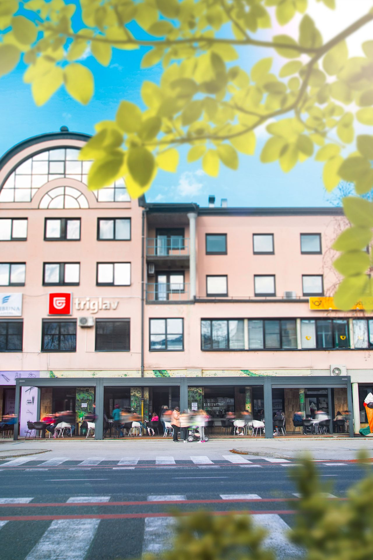 Projekt Central Sevnica - Lamelna/bioklimatska pergola Misteral - Terasa, brisole, zip rolo