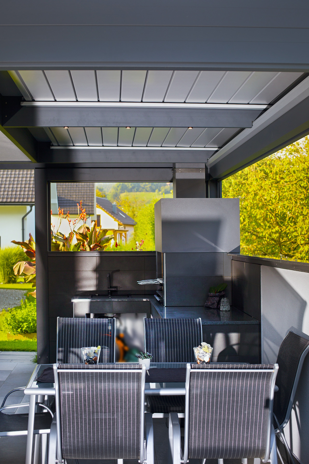 Projekt DB Mozirje - Die bioklimatische Pergola Misteral - Terrasse, Brisole, Seitliche ZIP-Rollos