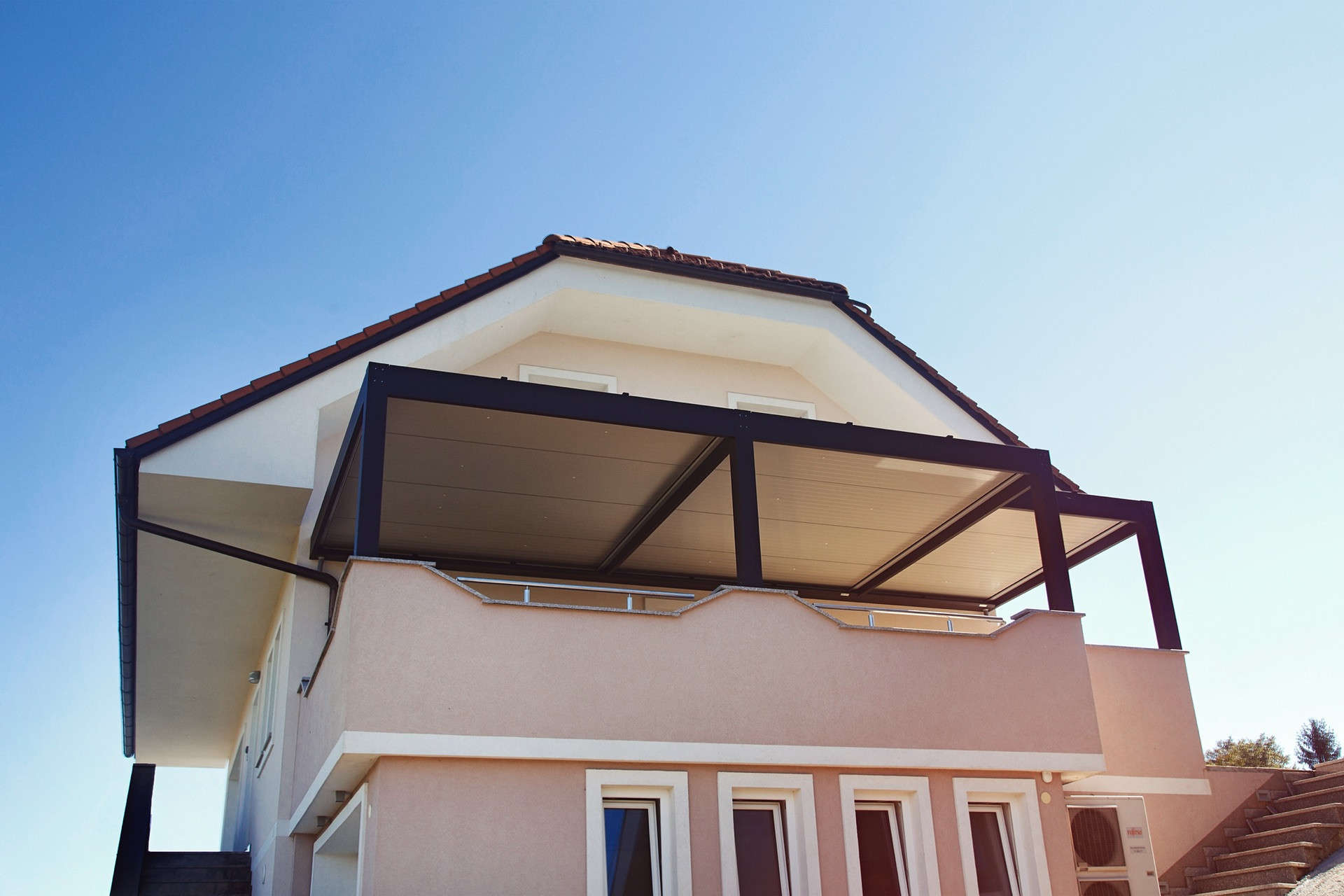 Projekt GJ Ljubljana - Die bioklimatische Pergola Misteral - Terrasse, Brisole, Seitliche ZIP-Rollos