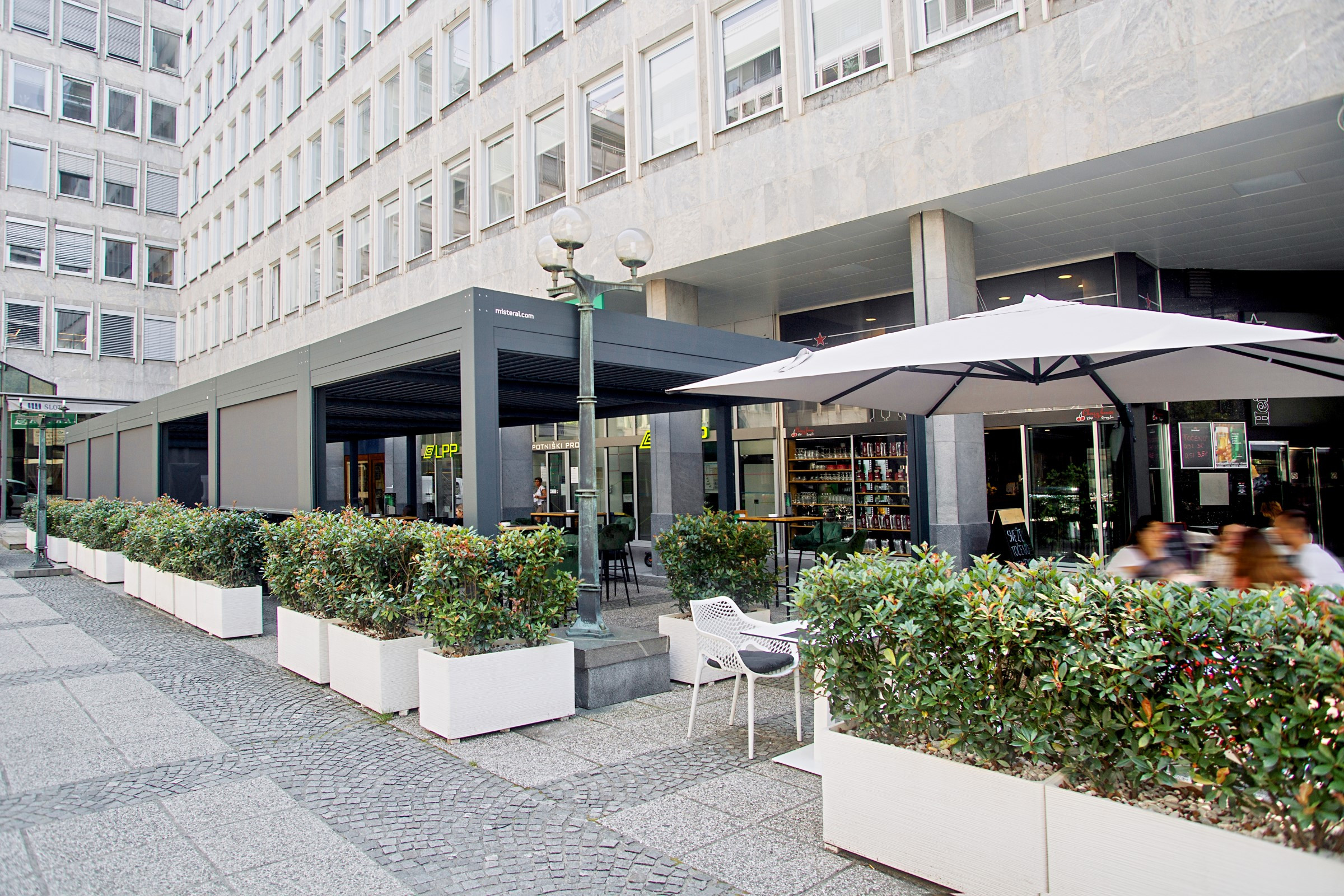 Projekt Lamellen-Pergola Cherry house bar, Ljubljana