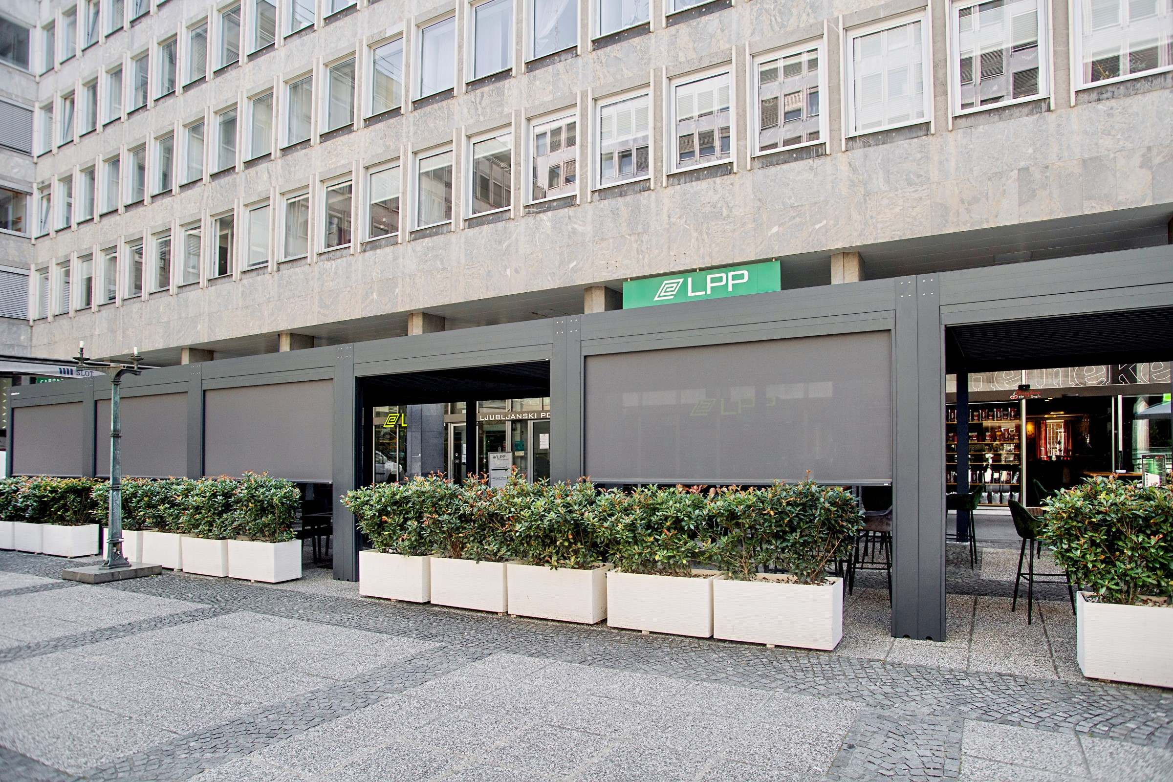 Projekt Lamellen-Pergola Cherry house bar, Ljubljana