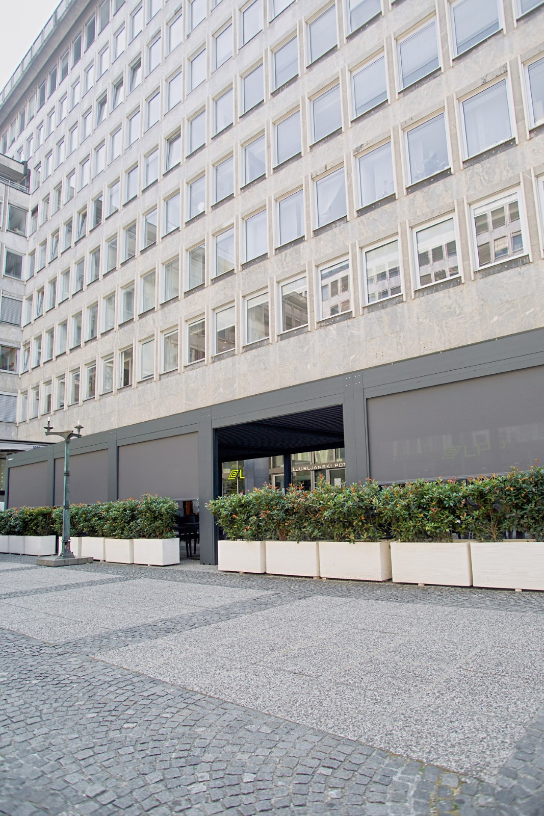 Projekt Lamellen-Pergola Cherry house bar, Ljubljana