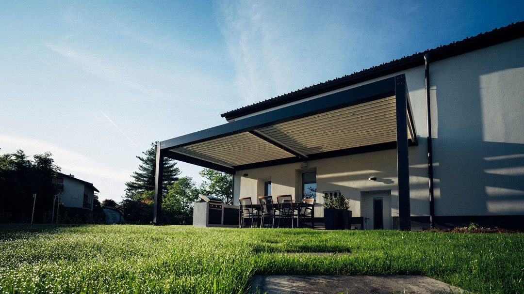 Projekt MK Novo mesto - Die bioklimatische Pergola Misteral - Terrasse, Brisole, Seitliche ZIP-Rollos