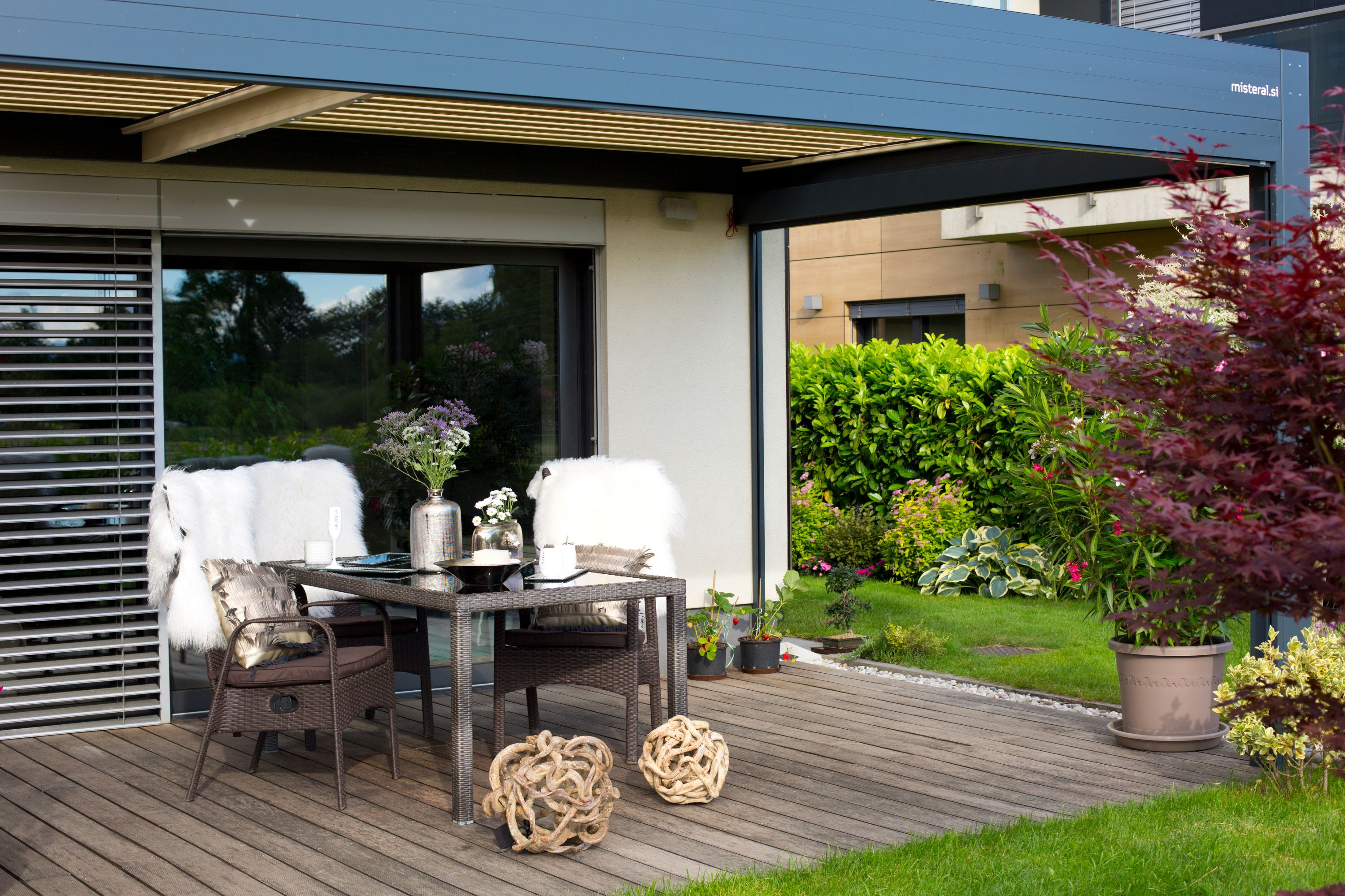 Projekt MN Ljubljana - Die bioklimatische Pergola Misteral - Terrasse, Brisole, Seitliche ZIP-Rollos