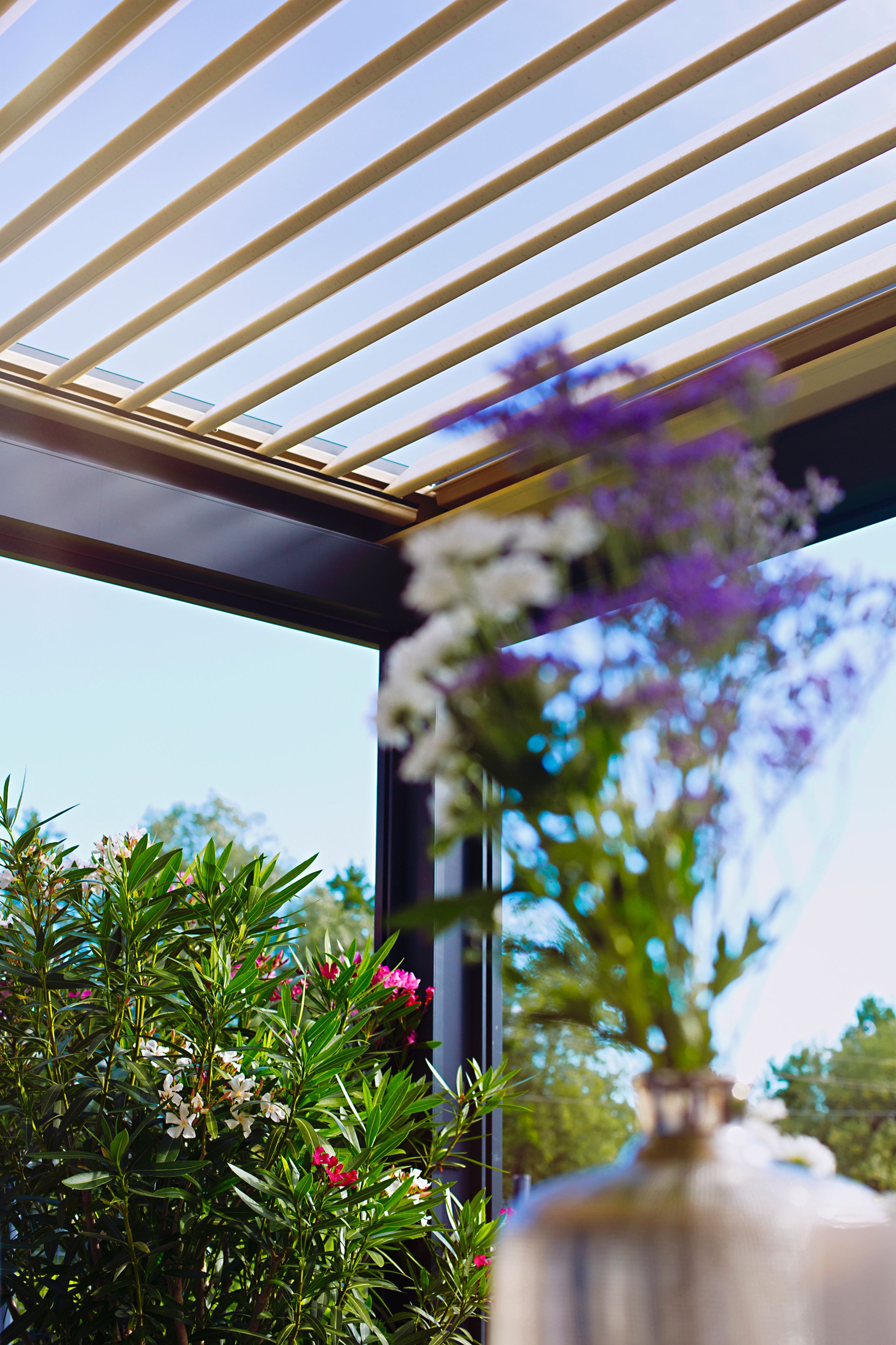 Projekt MN Ljubljana - Die bioklimatische Pergola Misteral - Terrasse, Brisole, Seitliche ZIP-Rollos