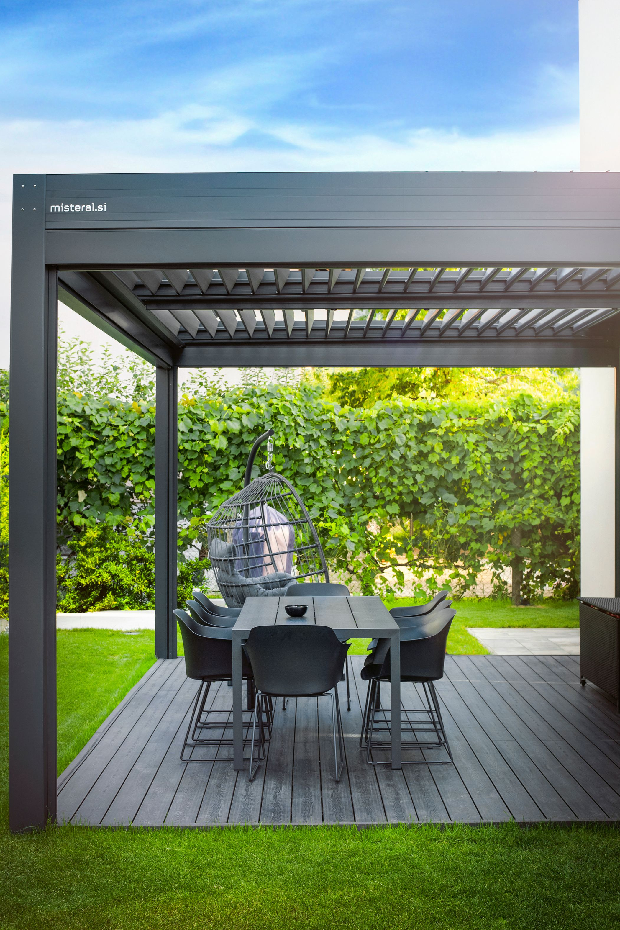 Projekt MR Maribor - Die bioklimatische Pergola Misteral - Terrasse, Brisole, Seitliche ZIP-Rollos