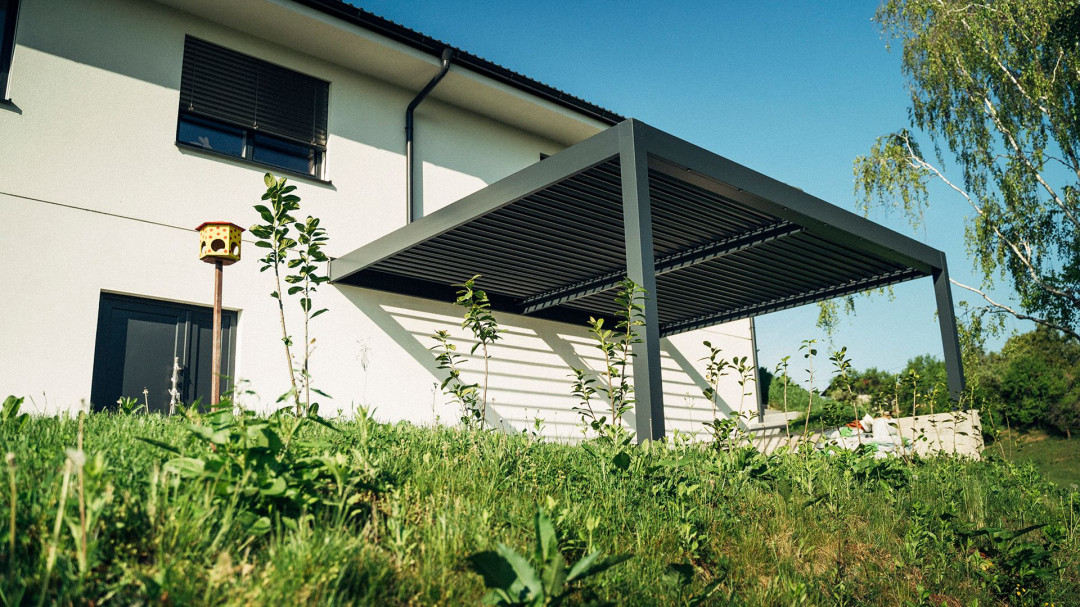 Projekt PČ Krško - Die bioklimatische Pergola Misteral - Terrasse, Brisole, Seitliche ZIP-Rollos