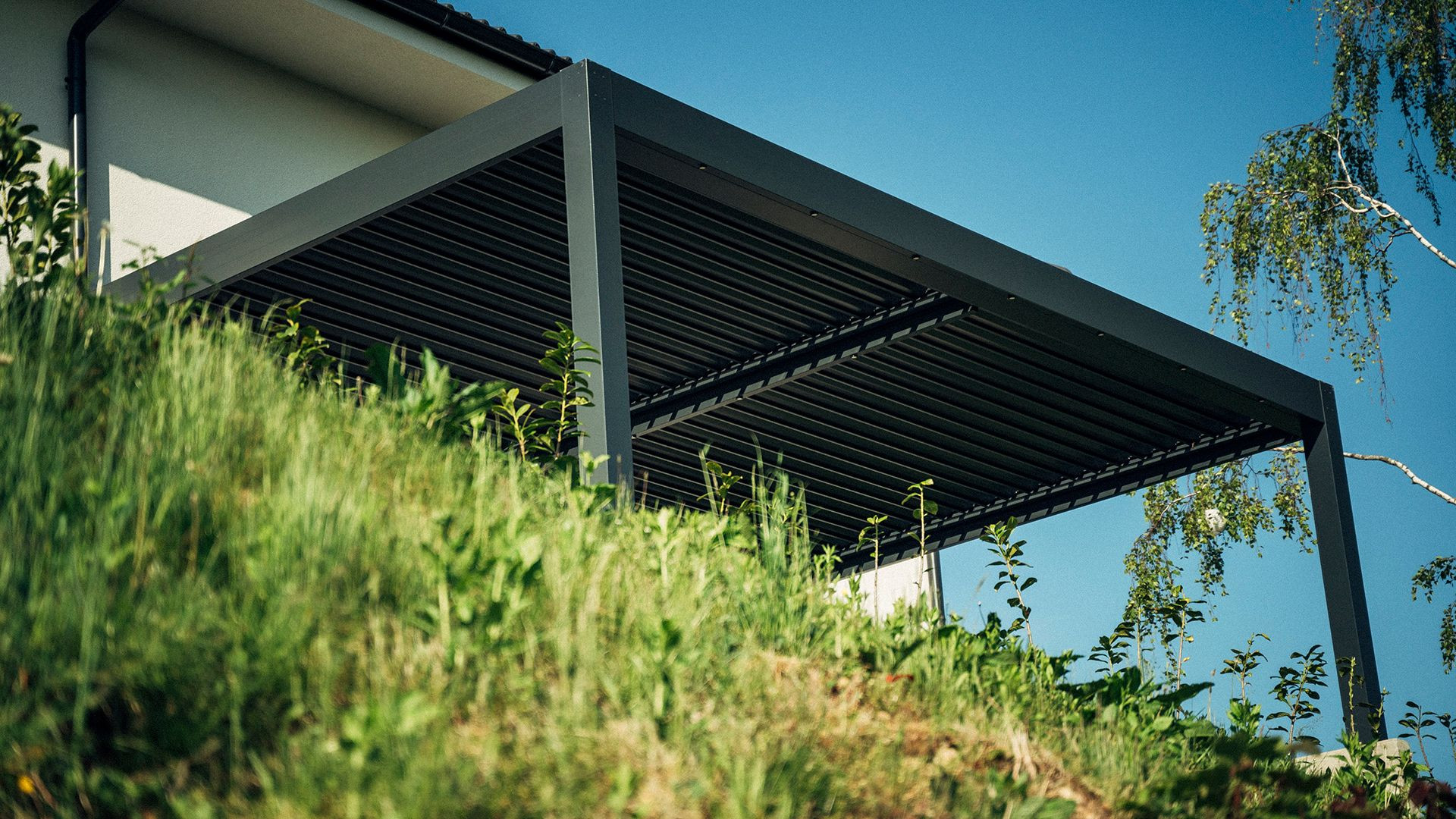 Projekt PČ Krško - Die bioklimatische Pergola Misteral - Terrasse, Brisole, Seitliche ZIP-Rollos
