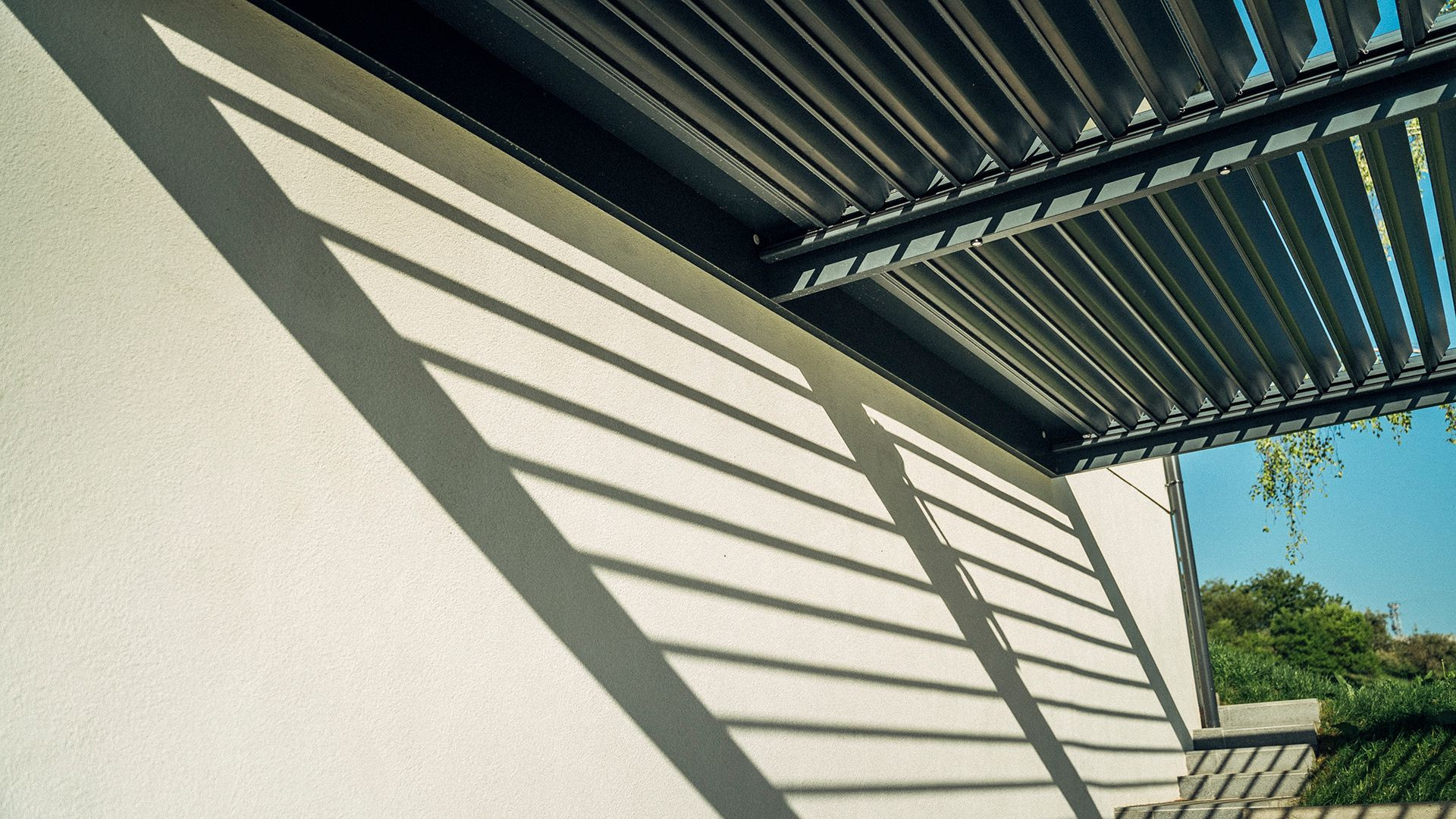 Projekt PČ Krško - Die bioklimatische Pergola Misteral - Terrasse, Brisole, Seitliche ZIP-Rollos