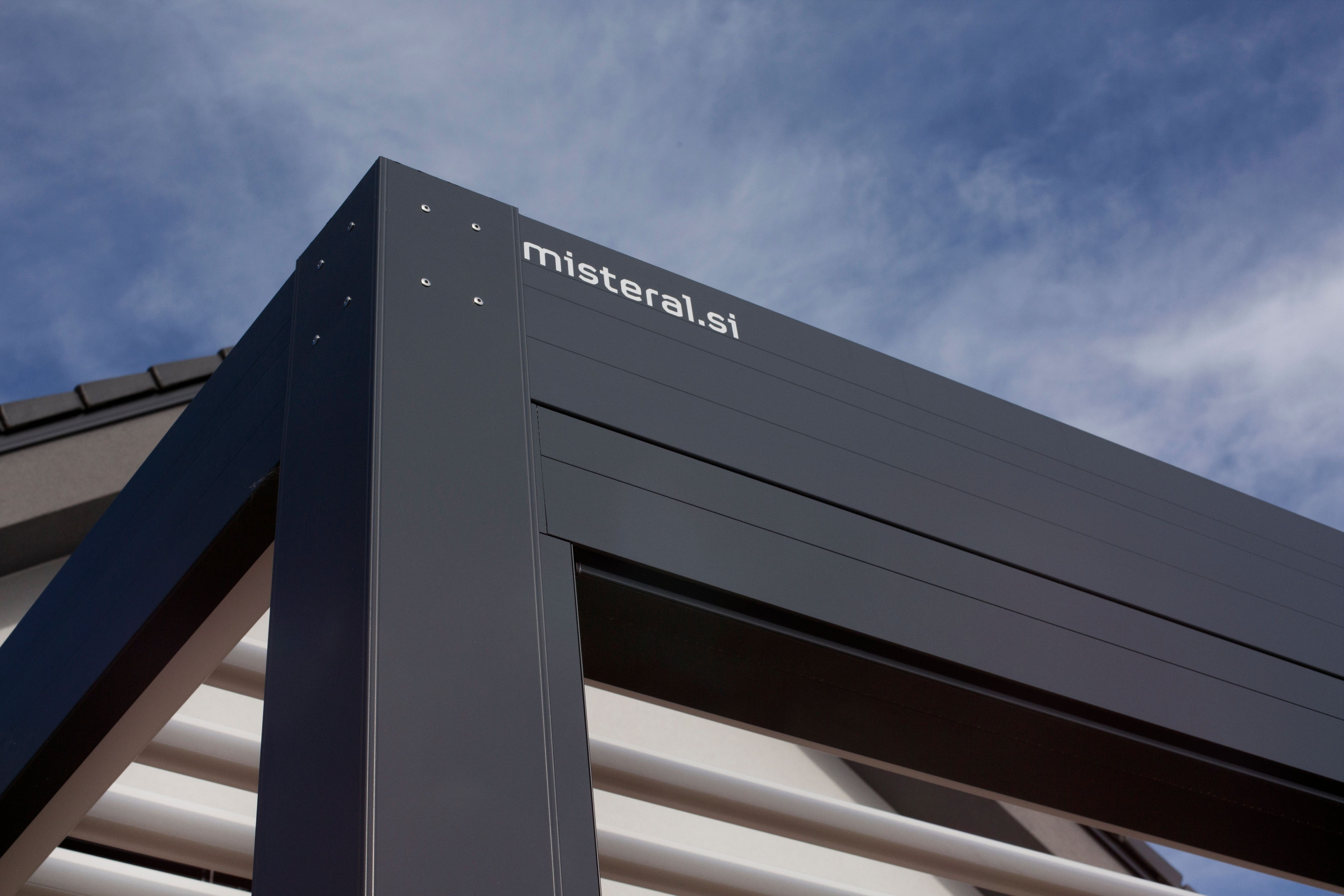 Projekt PG Ljubljana - Die bioklimatische Pergola Misteral - Terrasse, Brisole, Seitliche ZIP-Rollos