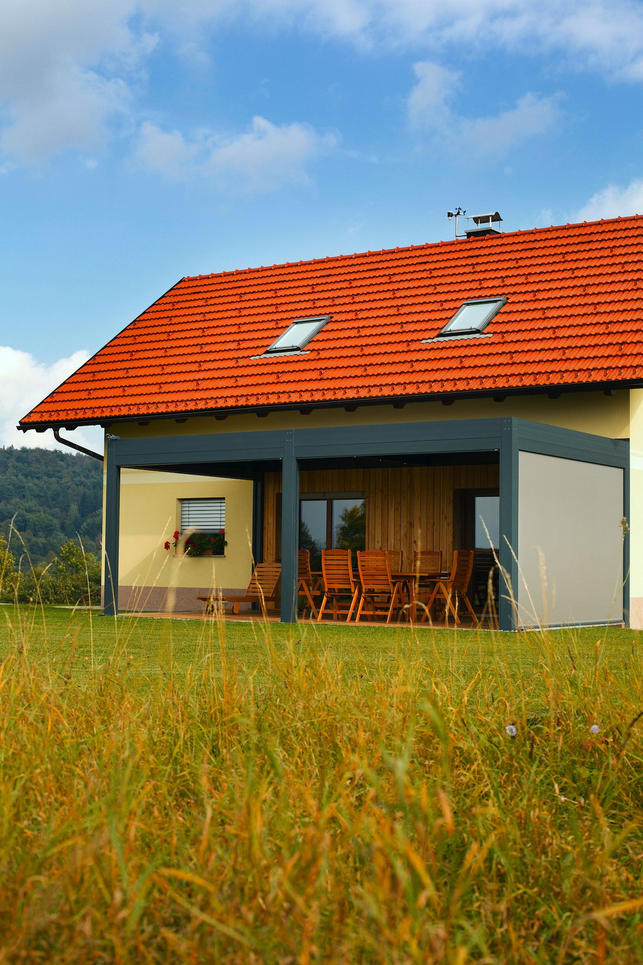 Projekt PŠ Grahovo - Die bioklimatische Pergola Misteral - Terrasse, Brisole, Seitliche ZIP-Rollos
