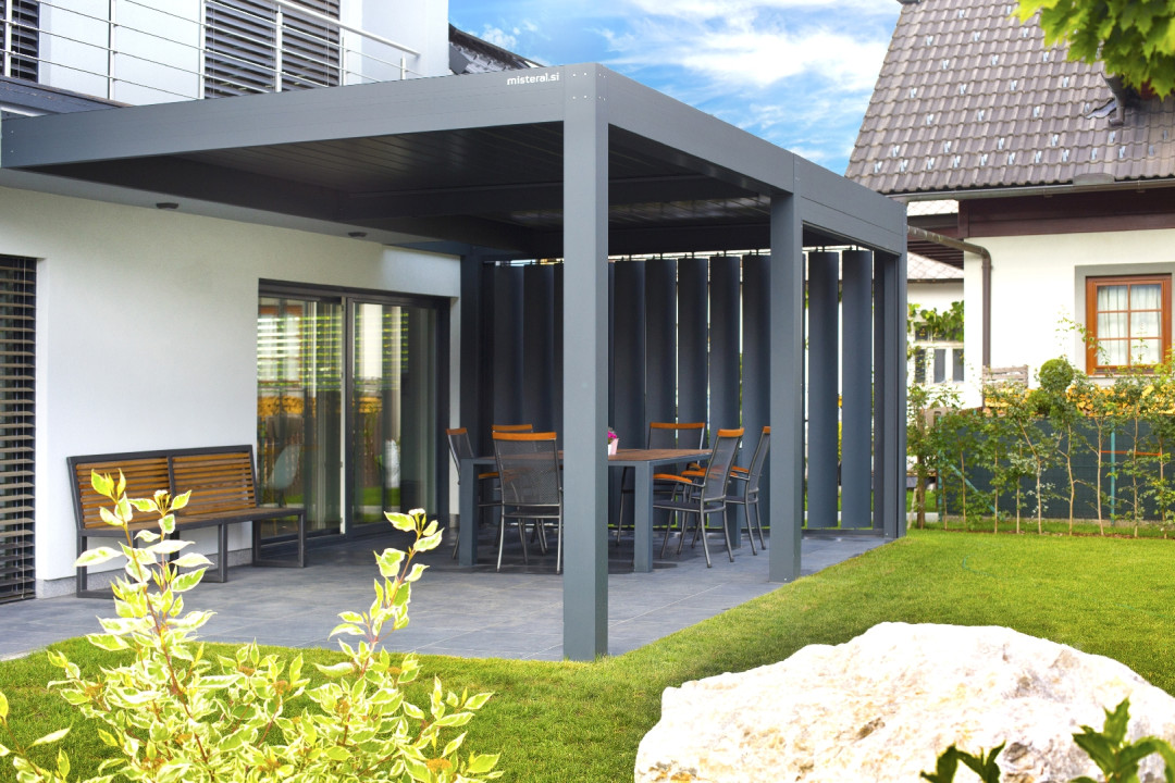 Projekt SV Bled - Die bioklimatische Pergola Misteral - Terrasse, Brisole, Seitliche ZIP-Rollos