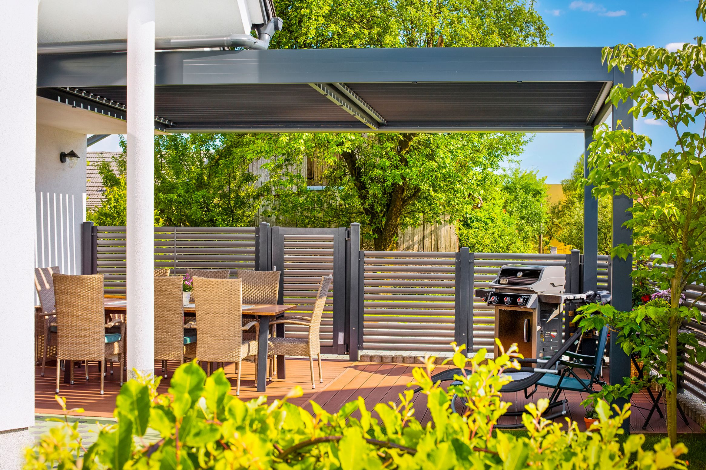 Projekt TK Šenčur - Die bioklimatische Pergola Misteral - Terrasse, Brisole, Seitliche ZIP-Rollos