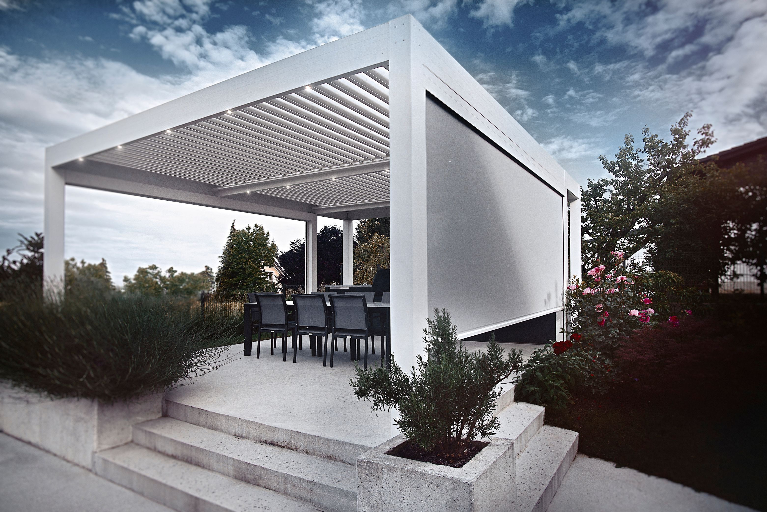 Projekt VP Ljubljana - Die bioklimatische Pergola Misteral - Terrasse, Brisole, Seitliche ZIP-Rollos