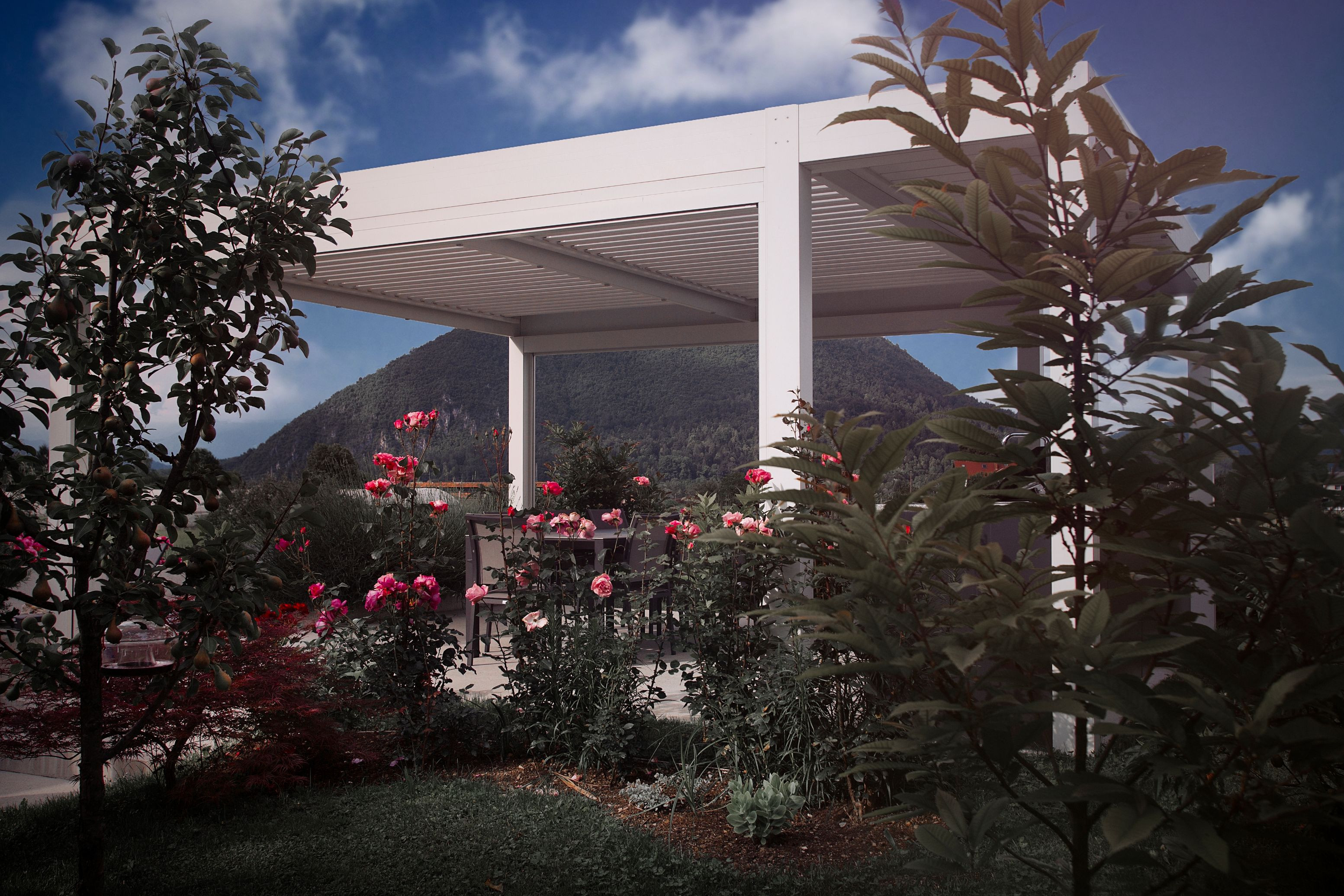 Projekt VP Ljubljana - Die bioklimatische Pergola Misteral - Terrasse, Brisole, Seitliche ZIP-Rollos