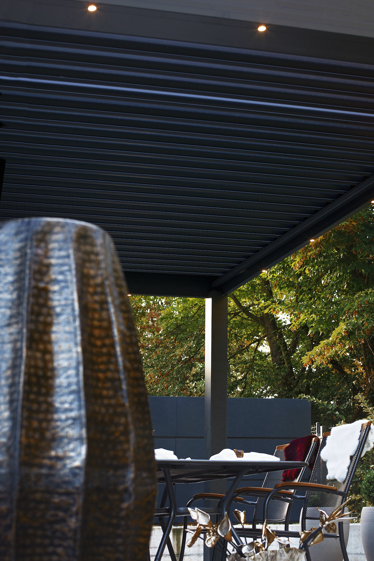 Projekt VŠ Ljubljana - Die bioklimatische Pergola Misteral - Terrasse, Brisole, Seitliche ZIP-Rollos