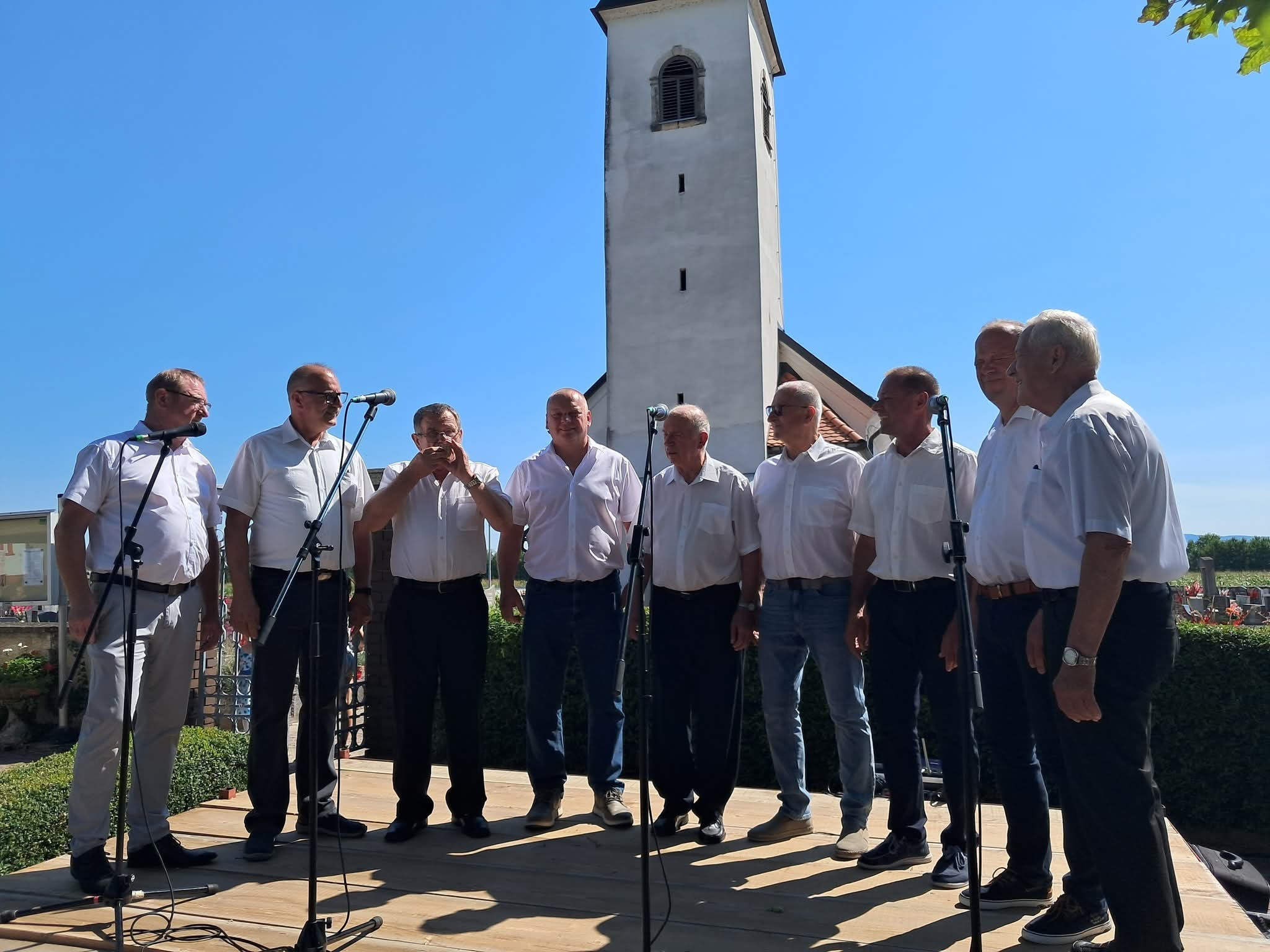 »Čudovito je jutro in nenavadno sveža je ta kranjska dežela.«