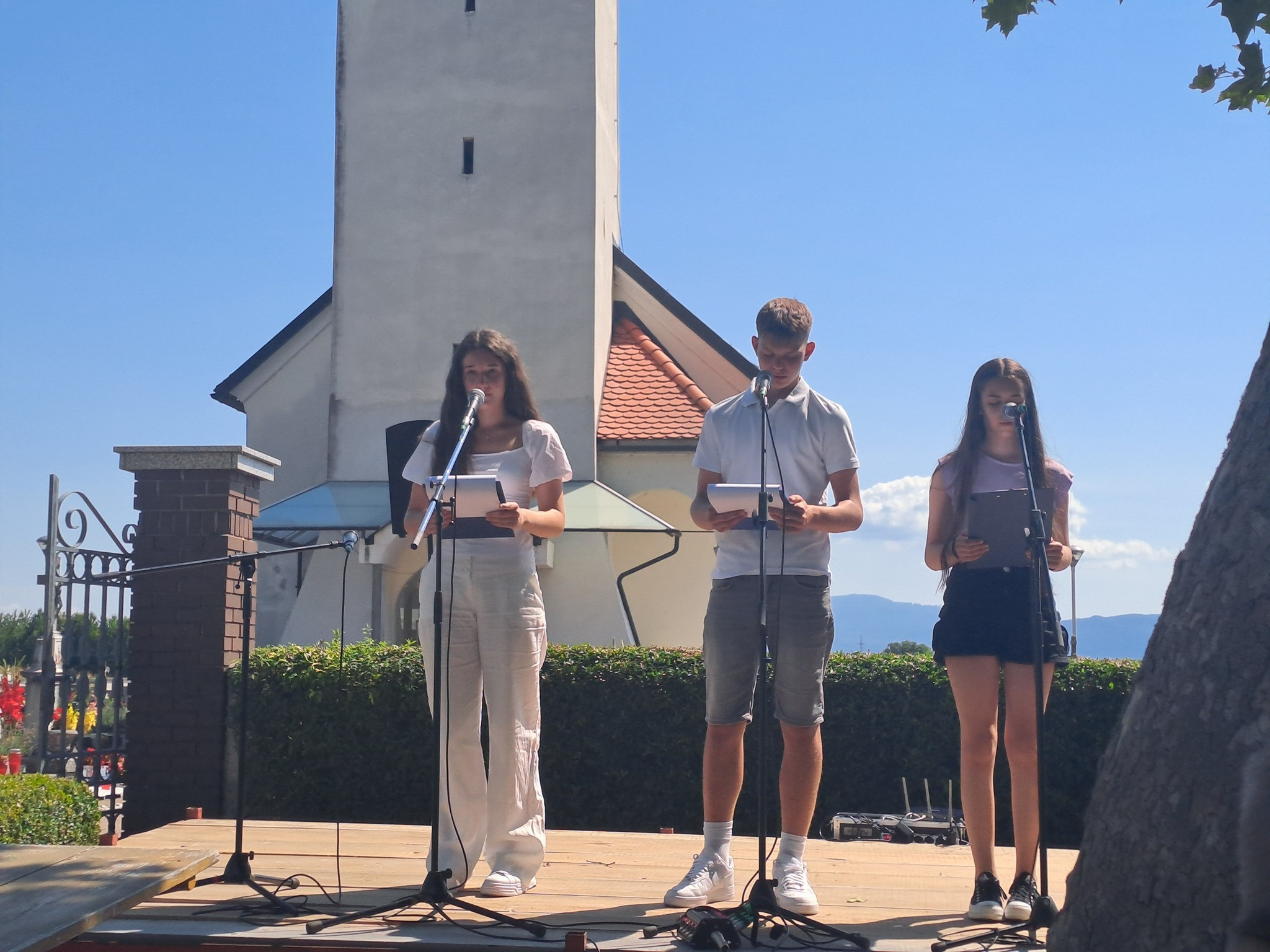 »Čudovito je jutro in nenavadno sveža je ta kranjska dežela.«